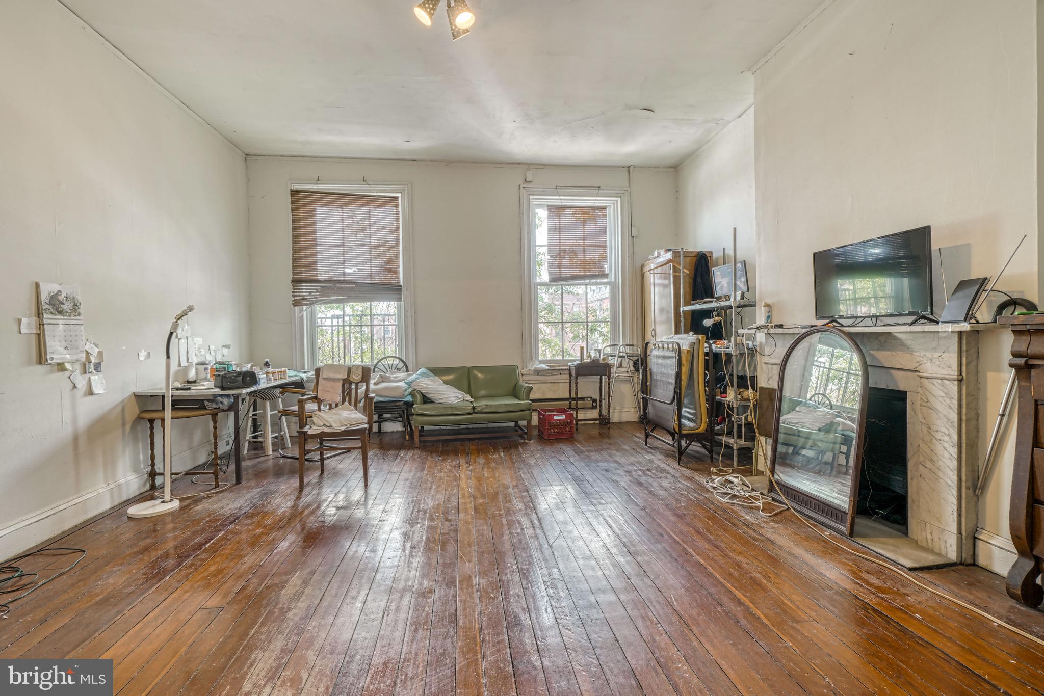 OLD GOUCHER - Commercial Sale