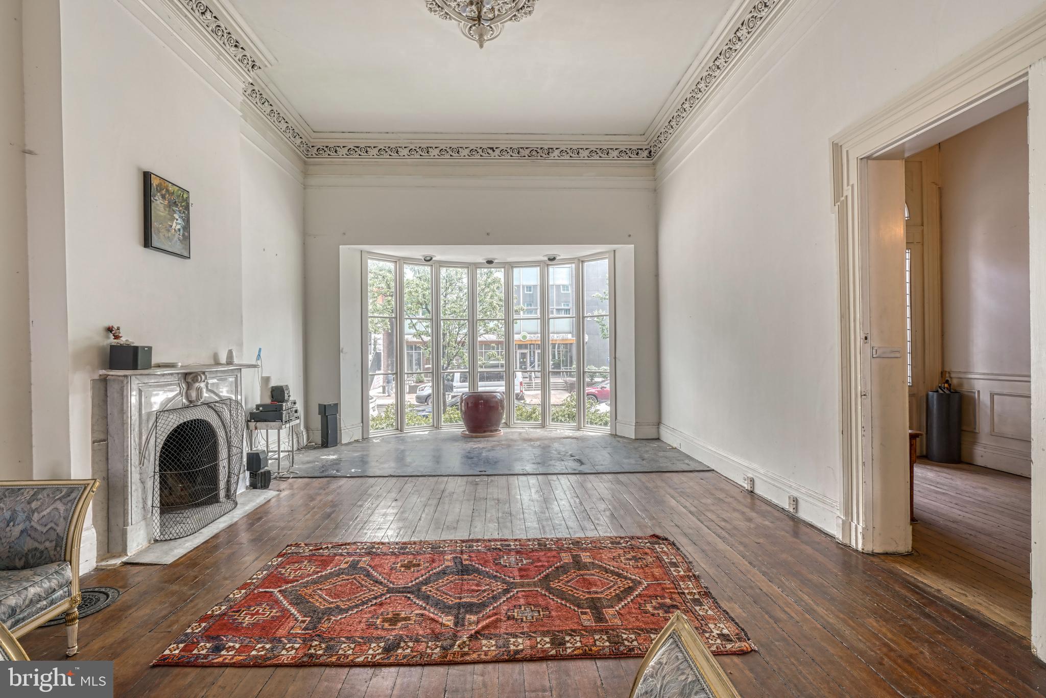 OLD GOUCHER - Commercial Sale