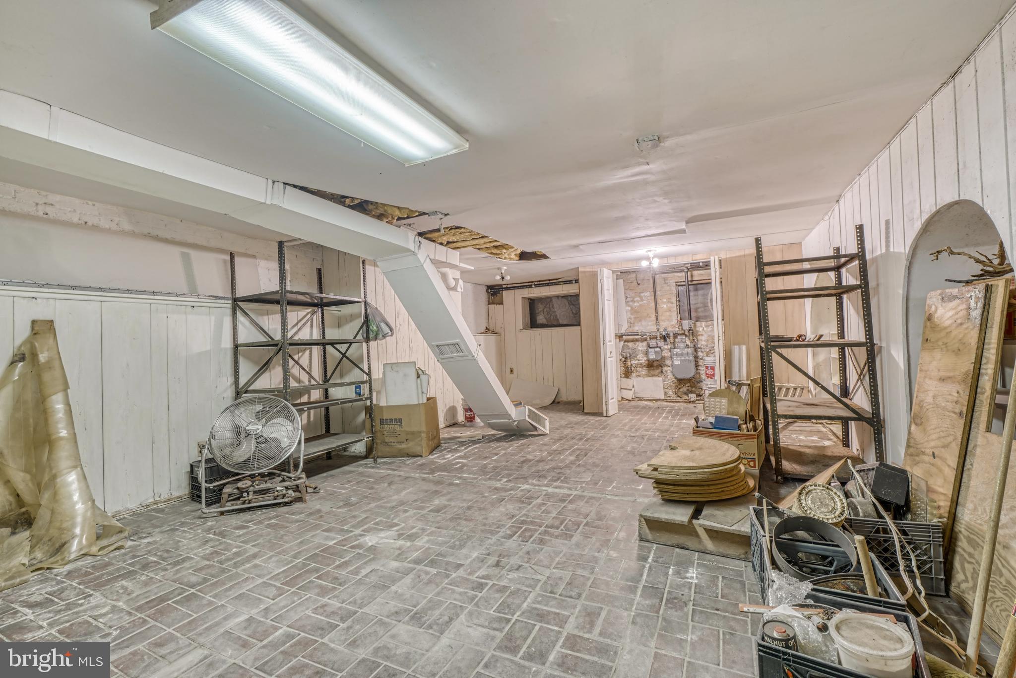 OLD GOUCHER - Commercial Sale