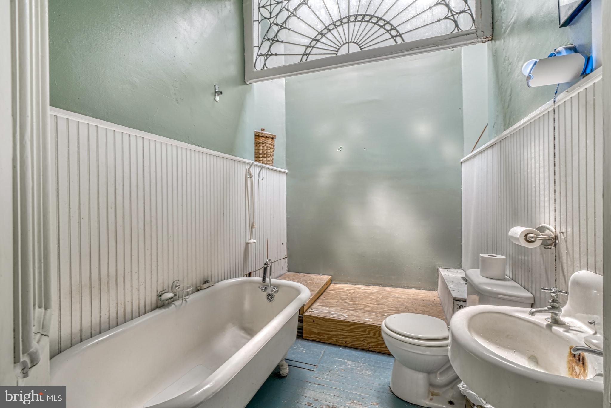 OLD GOUCHER - Commercial Sale