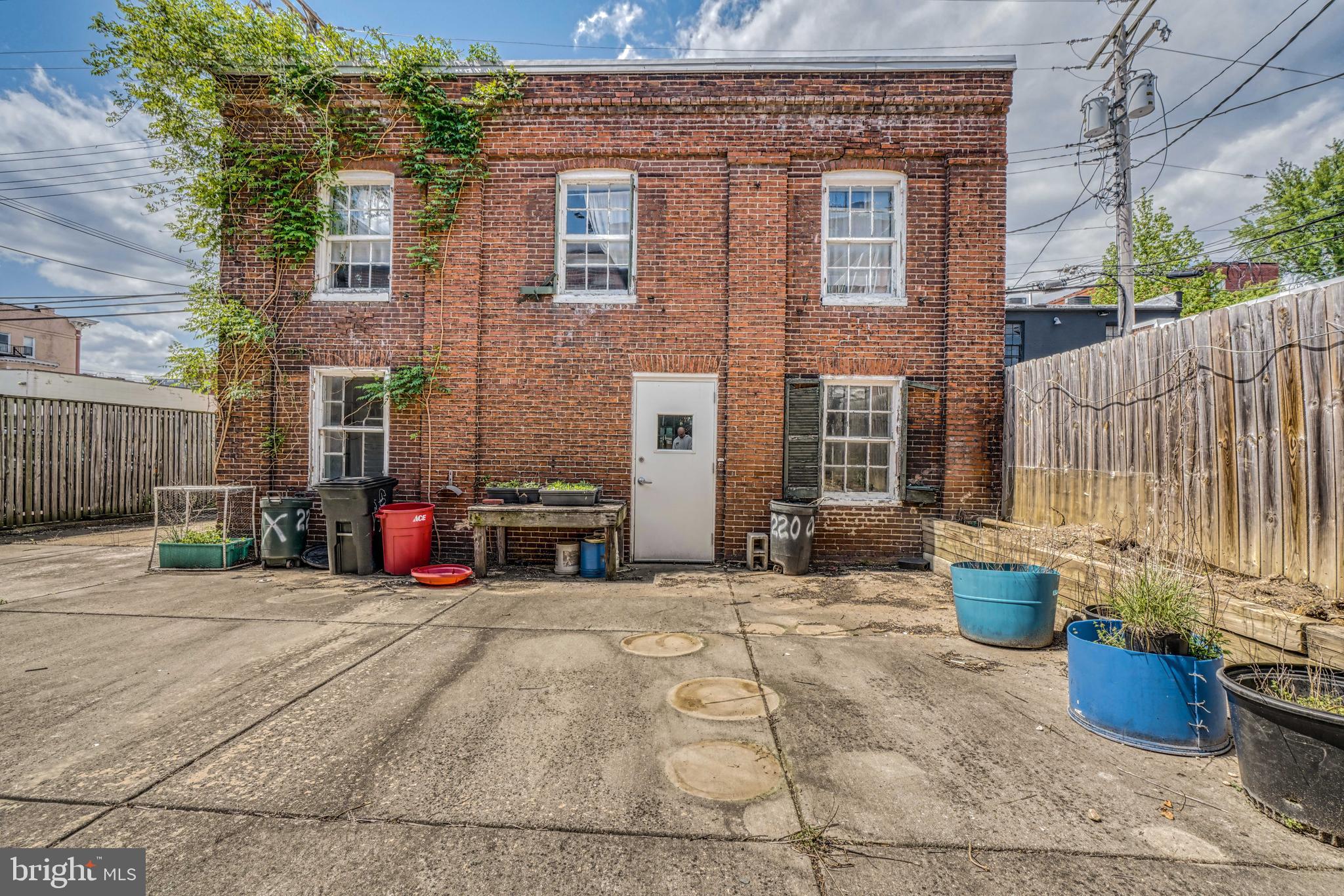 OLD GOUCHER - Commercial Sale