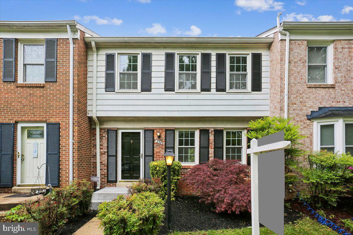 ROCKSHIRE TOWNHOMES - Residential