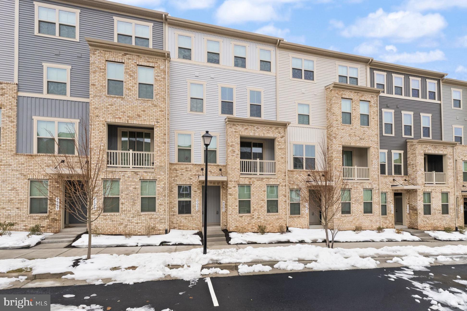 ARCOLA TOWN CENTER CONDO - Residential