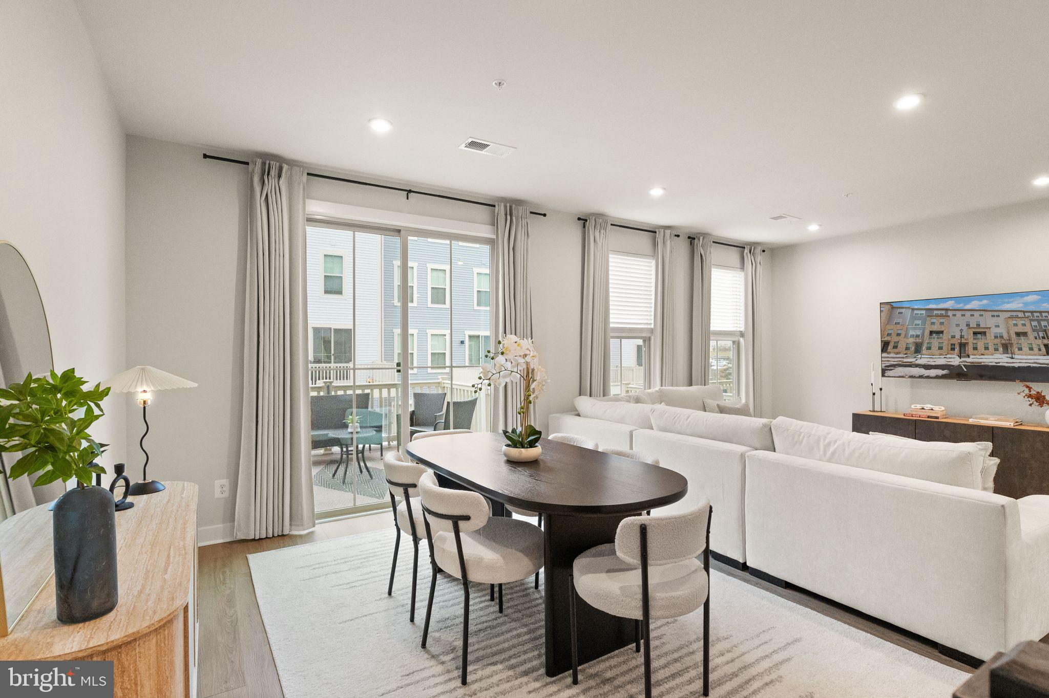 ARCOLA TOWN CENTER CONDO - Residential