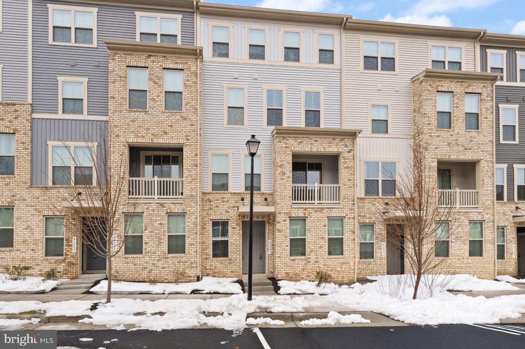 ARCOLA TOWN CENTER CONDO - Residential