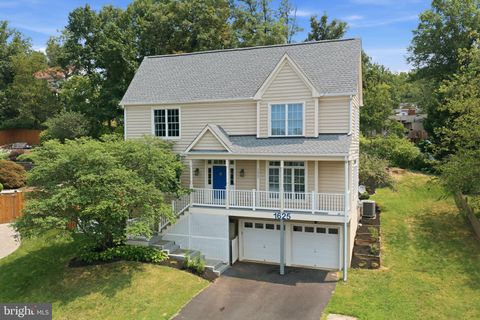 Photo of 1625 S Taylor Street, ARLINGTON, VA 22204 (MLS # VAAR2076862)