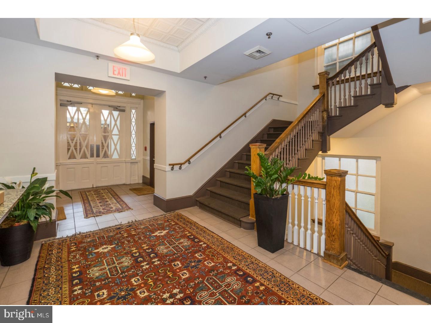 QUEEN VILLAGE - Residential
