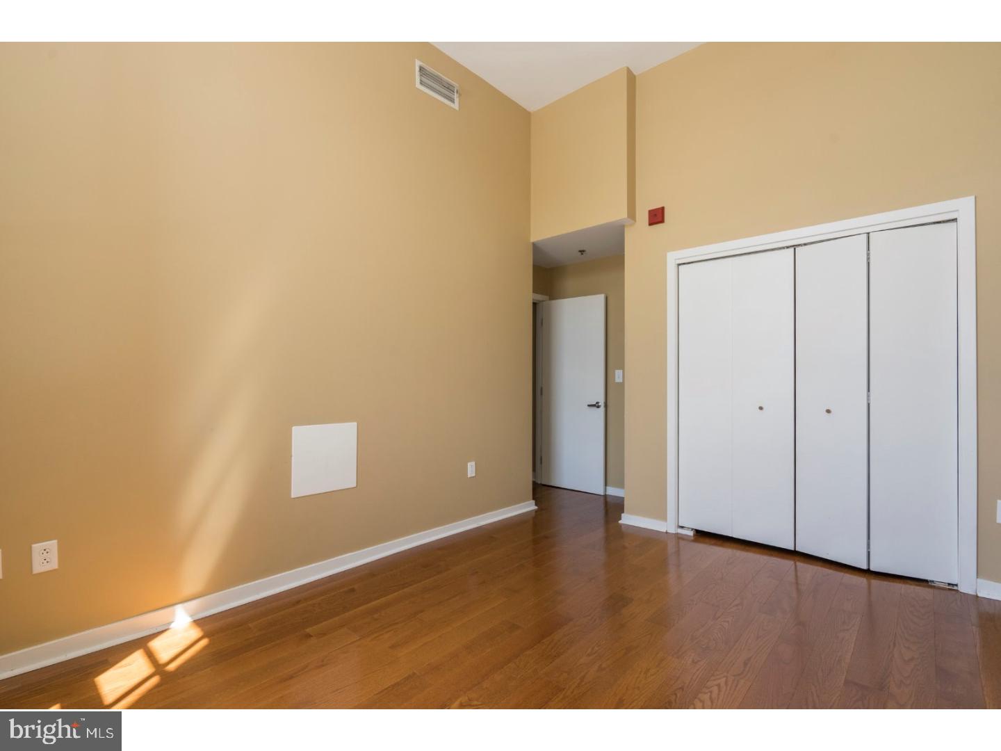 QUEEN VILLAGE - Residential