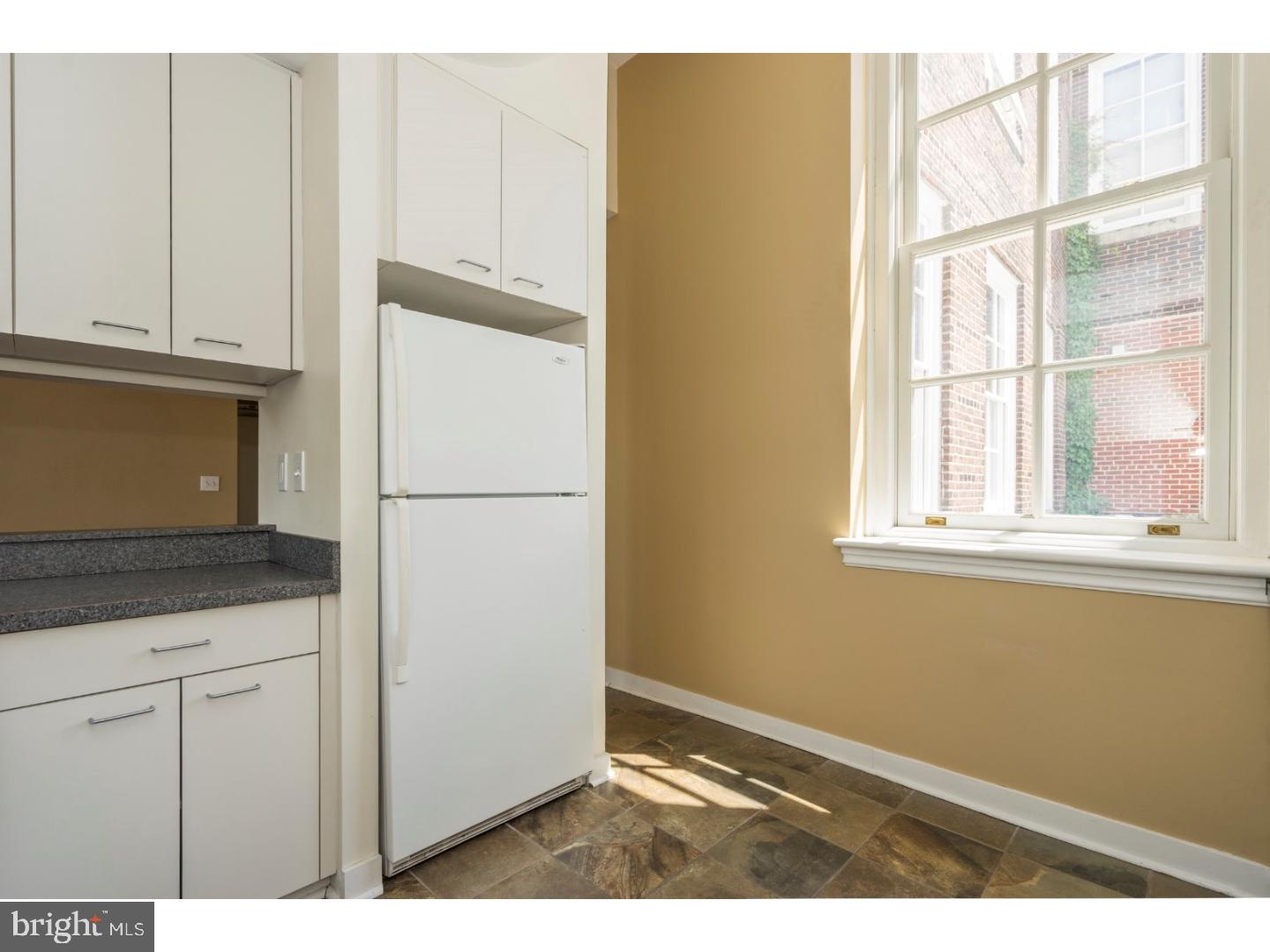 QUEEN VILLAGE - Residential
