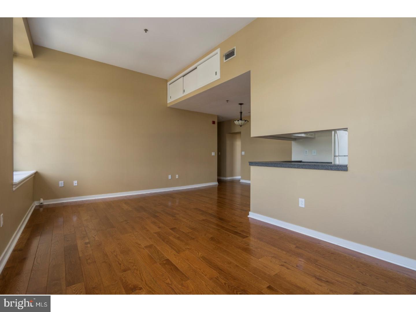 QUEEN VILLAGE - Residential