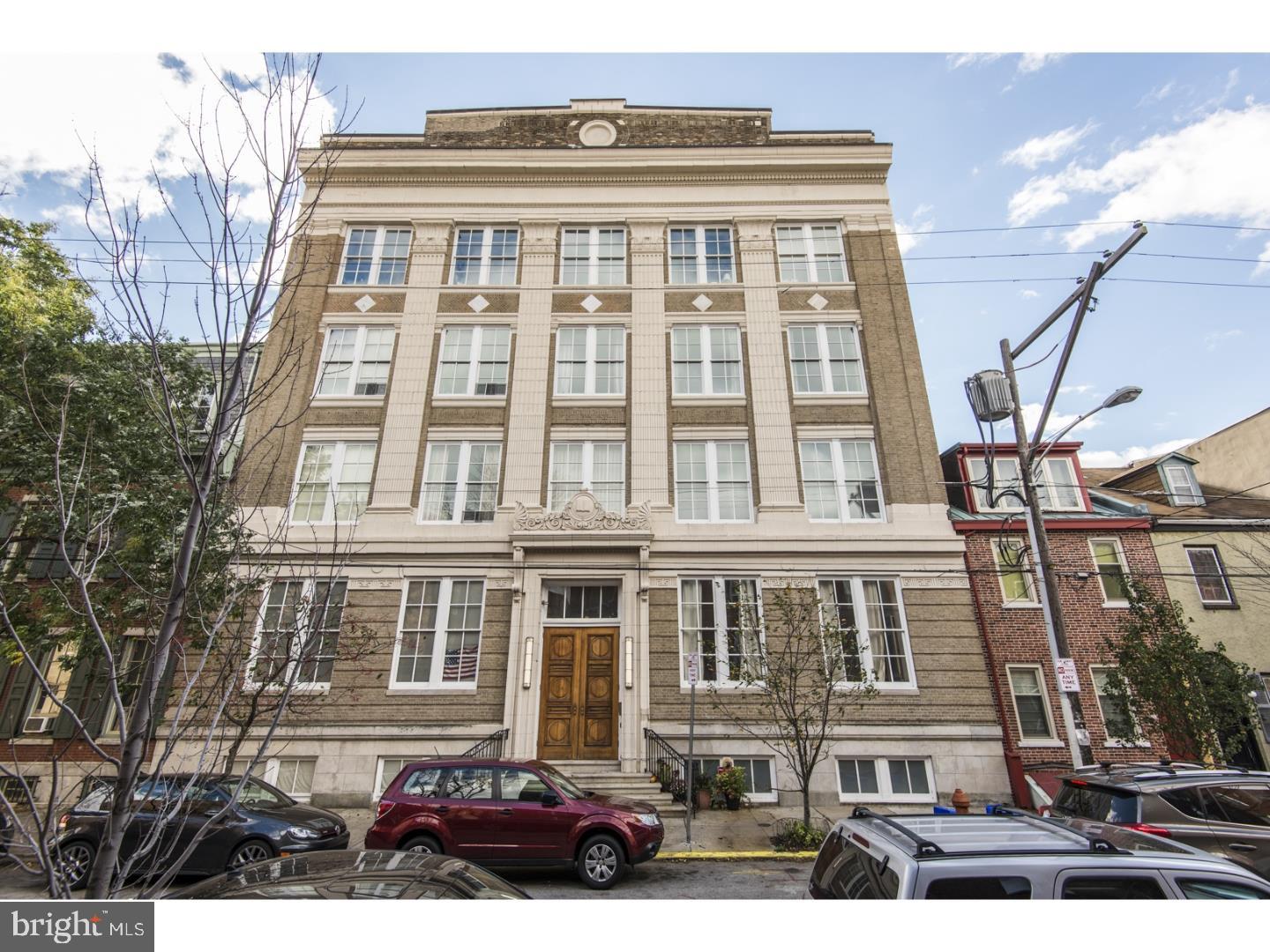 QUEEN VILLAGE - Residential