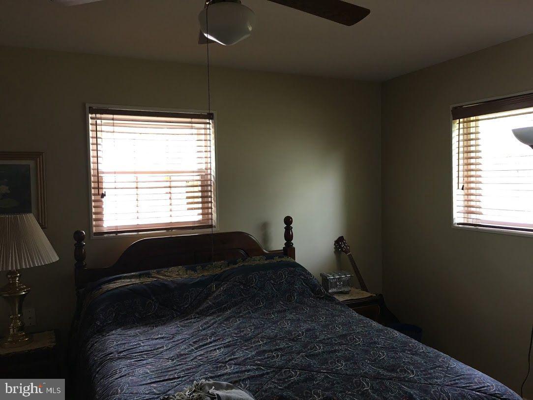 OAKWOOD KNOLLS - Residential Lease