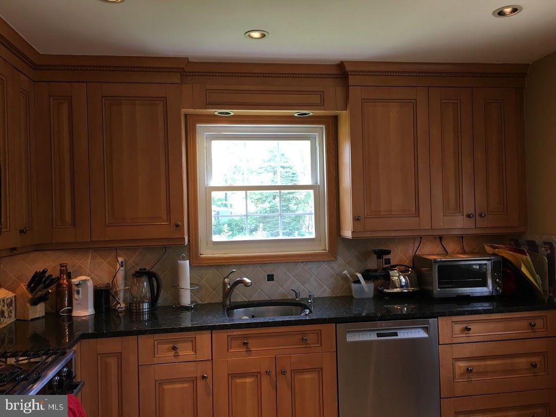 OAKWOOD KNOLLS - Residential Lease