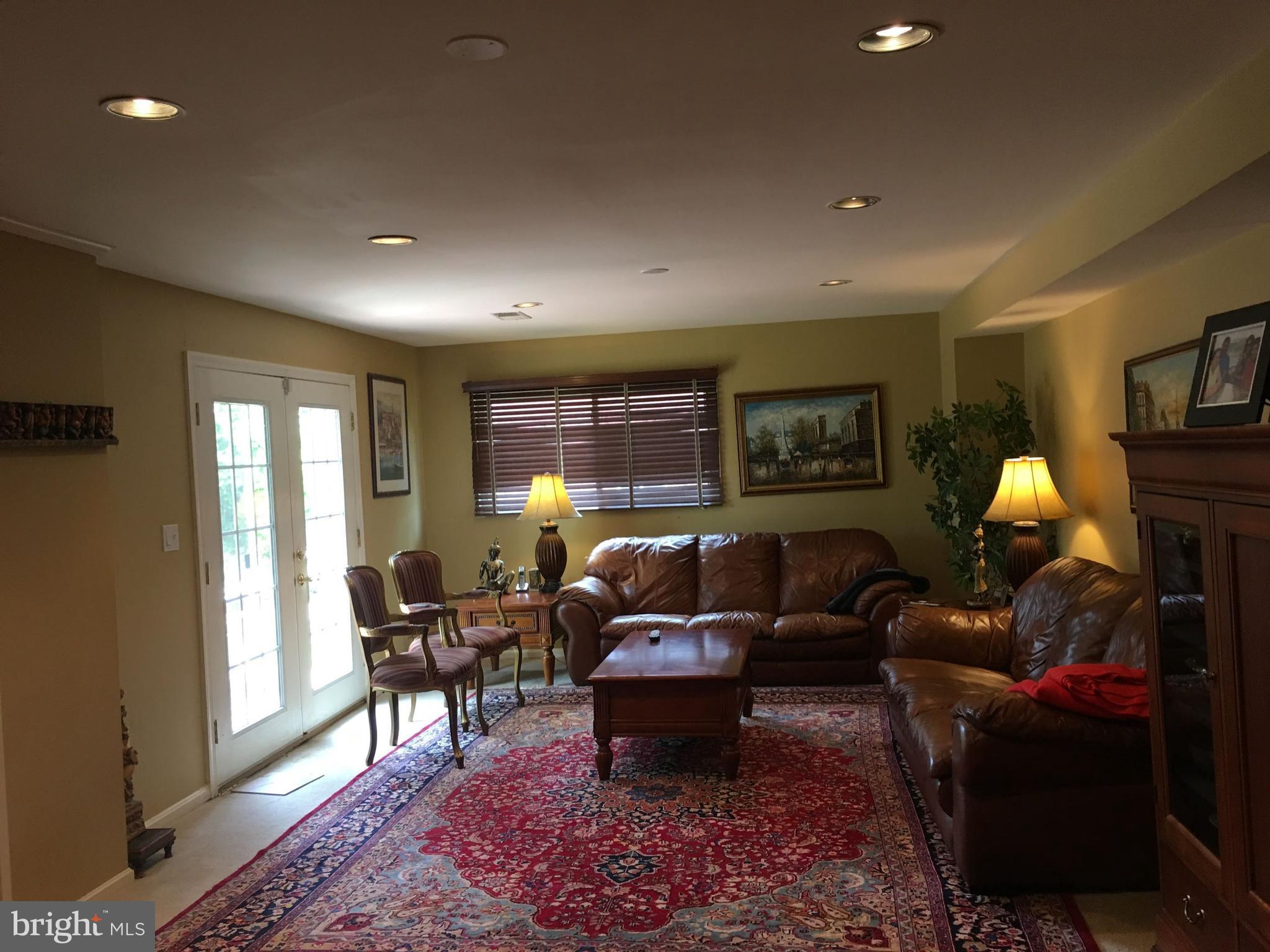 OAKWOOD KNOLLS - Residential Lease