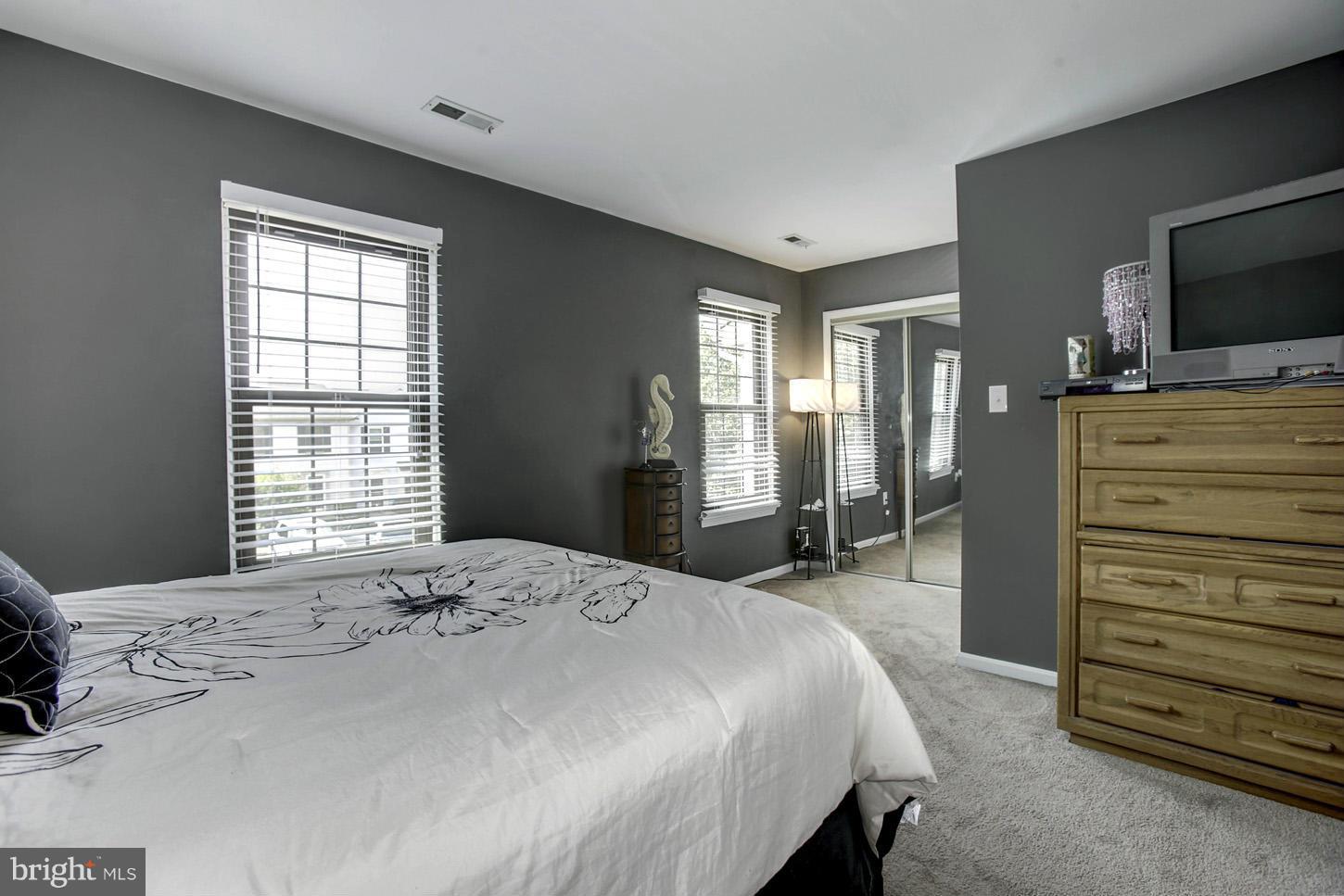 LONGSTREET COMMONS - Residential