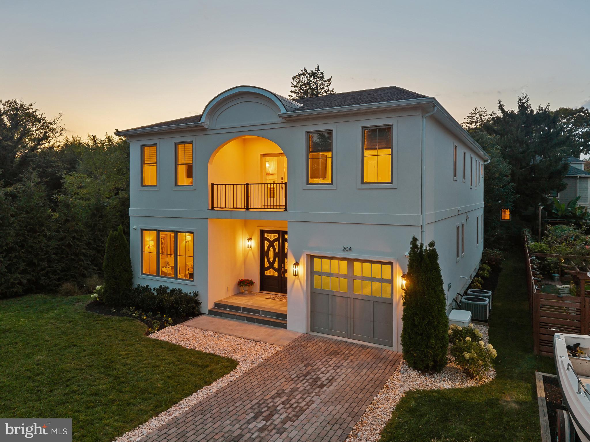204 S VILLA AVENUE