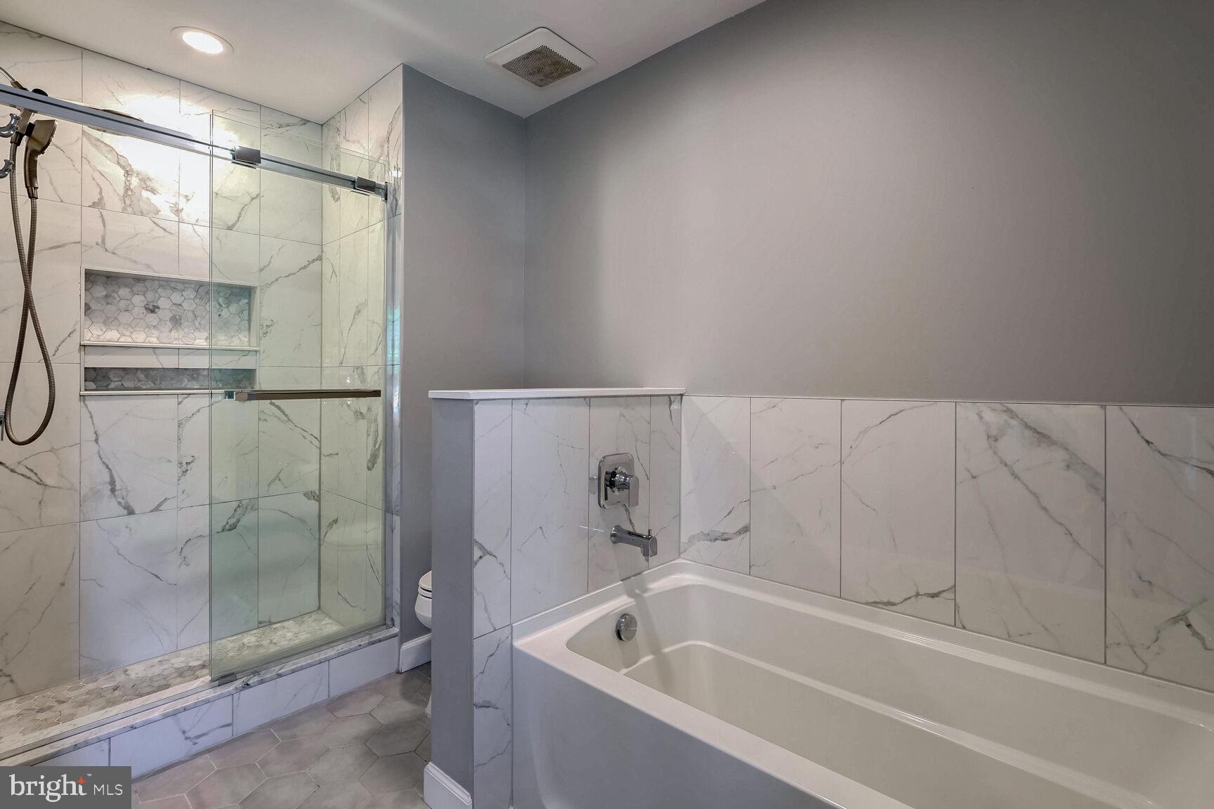 LANGLEY OAKS - Residential