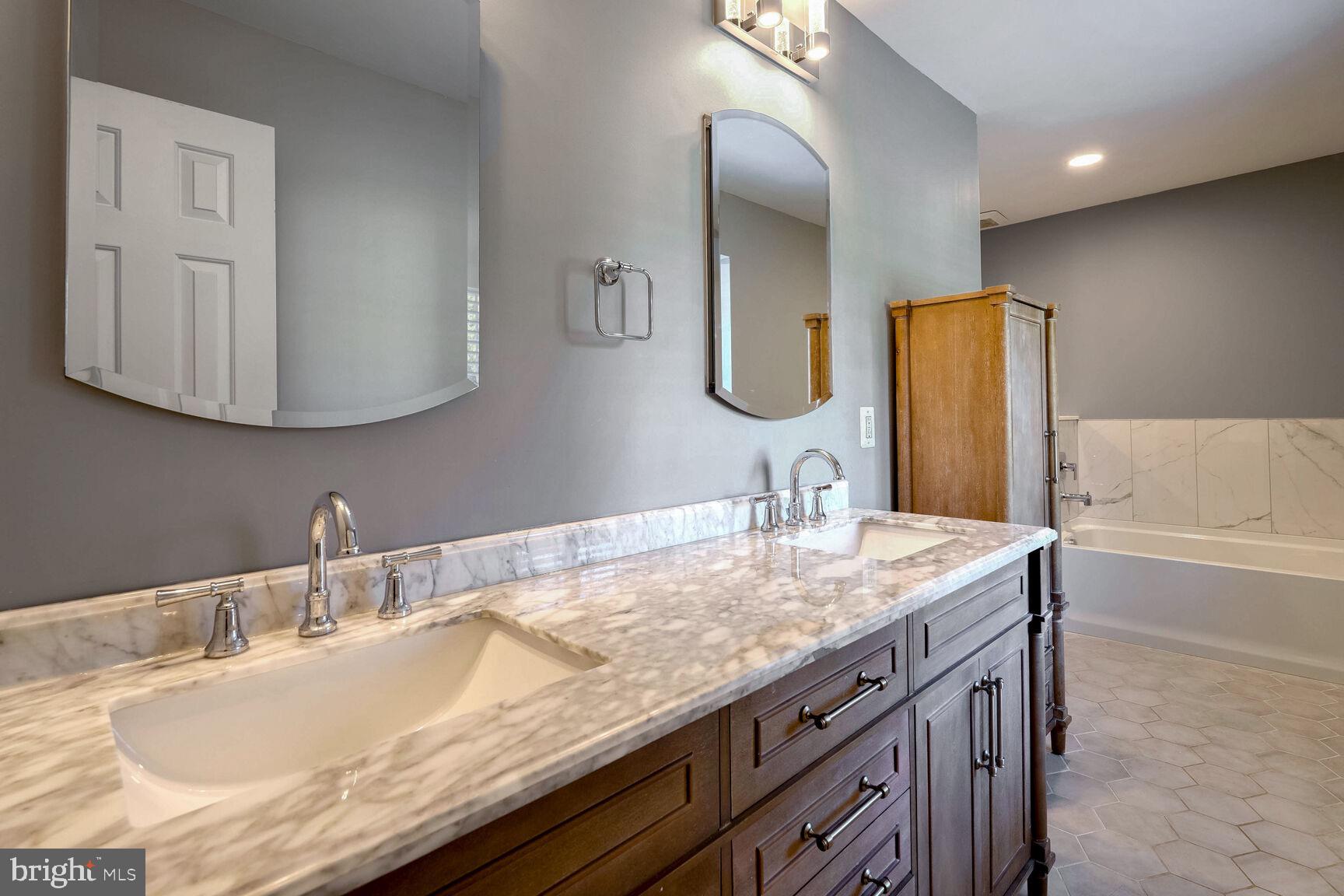 LANGLEY OAKS - Residential