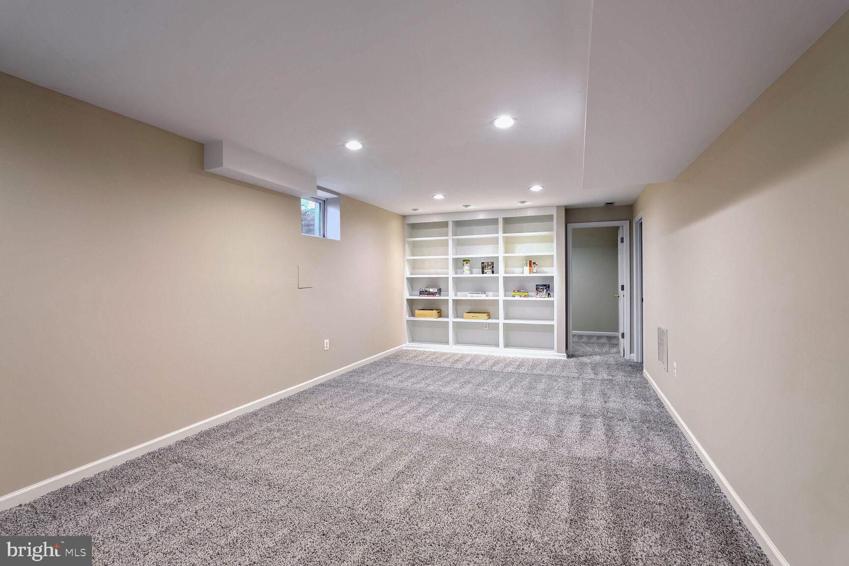 LANGLEY OAKS - Residential