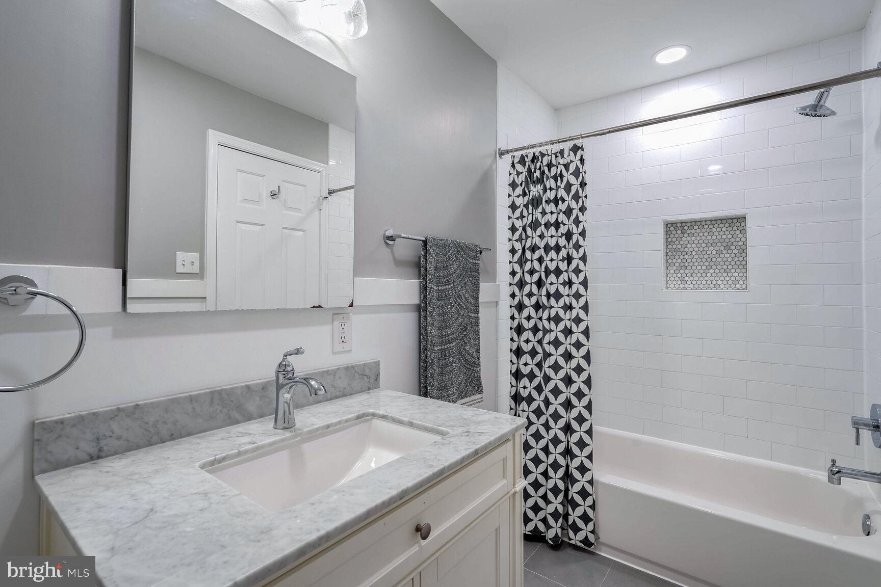 LANGLEY OAKS - Residential