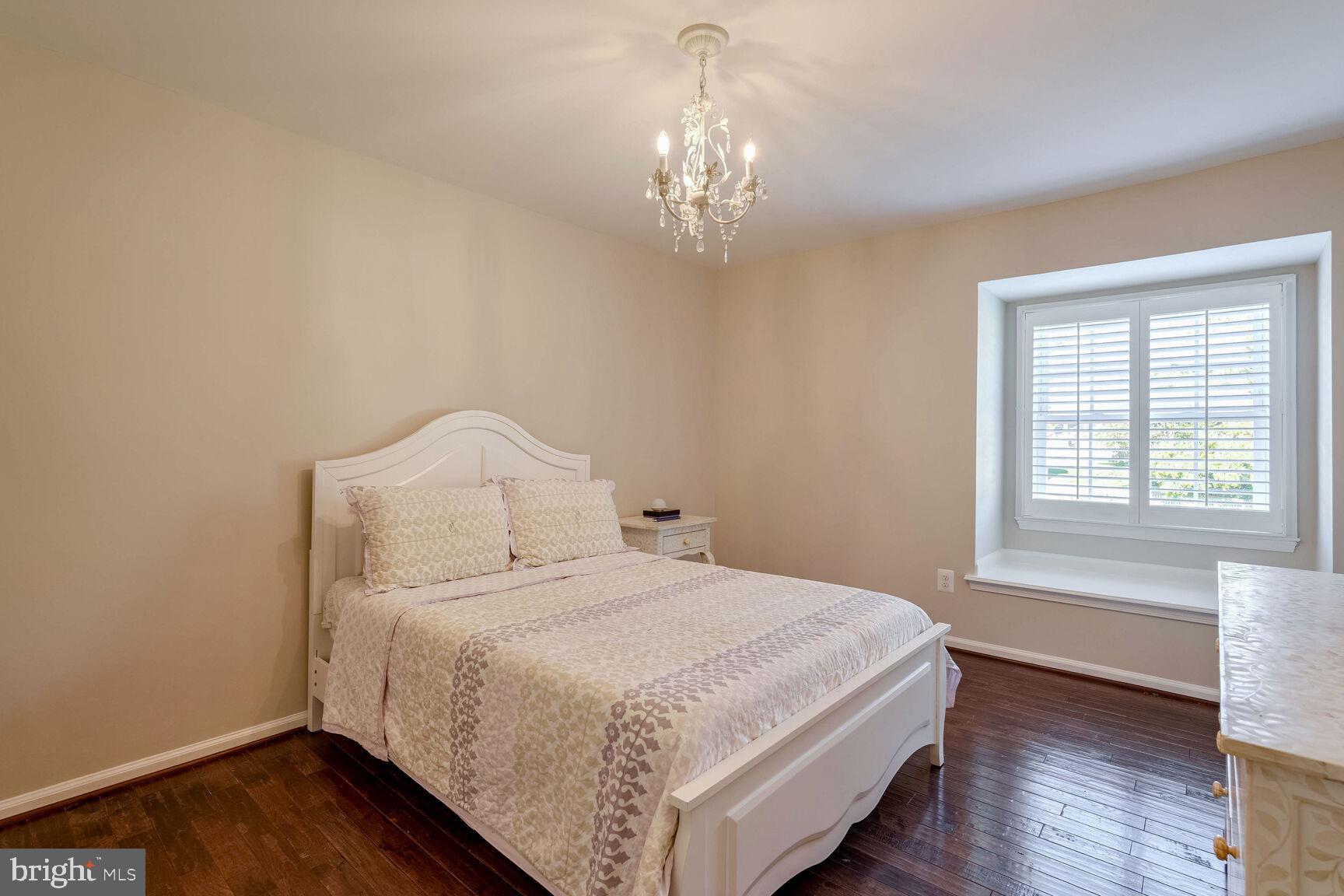 LANGLEY OAKS - Residential