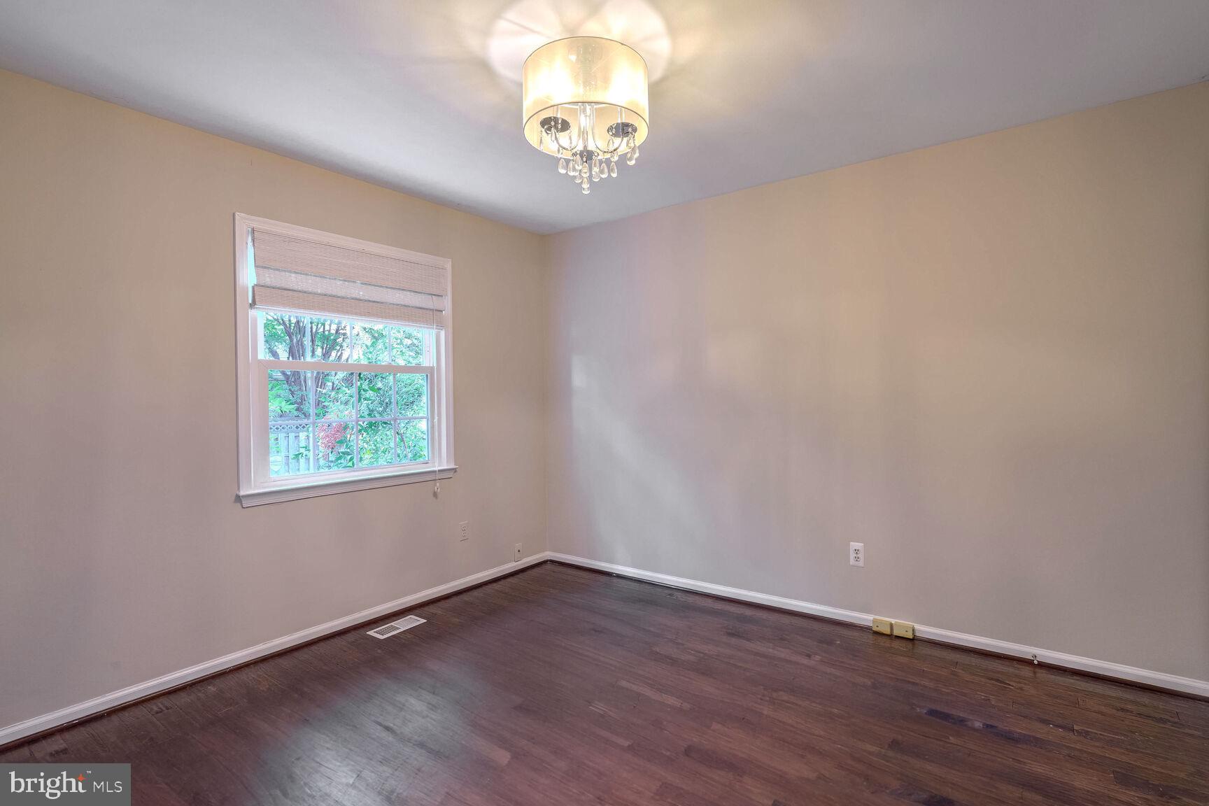 LANGLEY OAKS - Residential