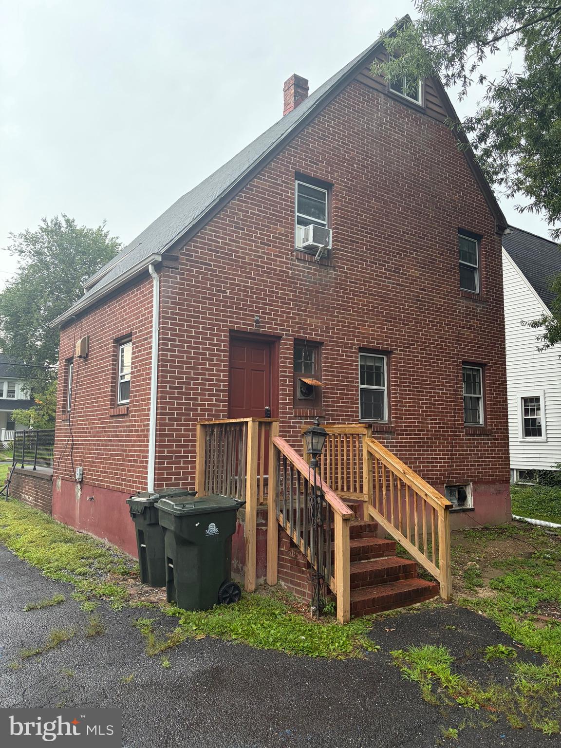 81 E PARK PLACE