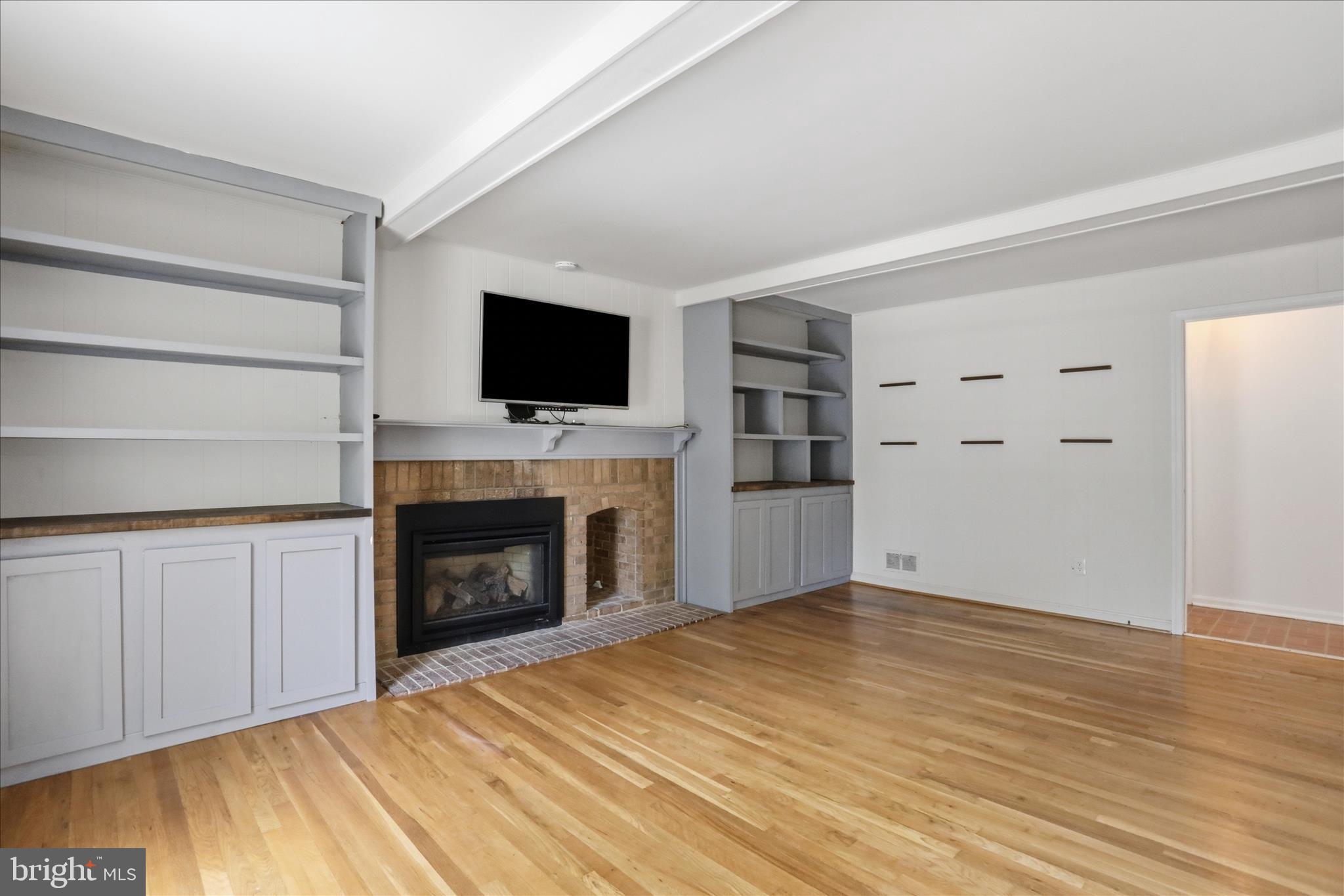 18 BENTANA WAY
