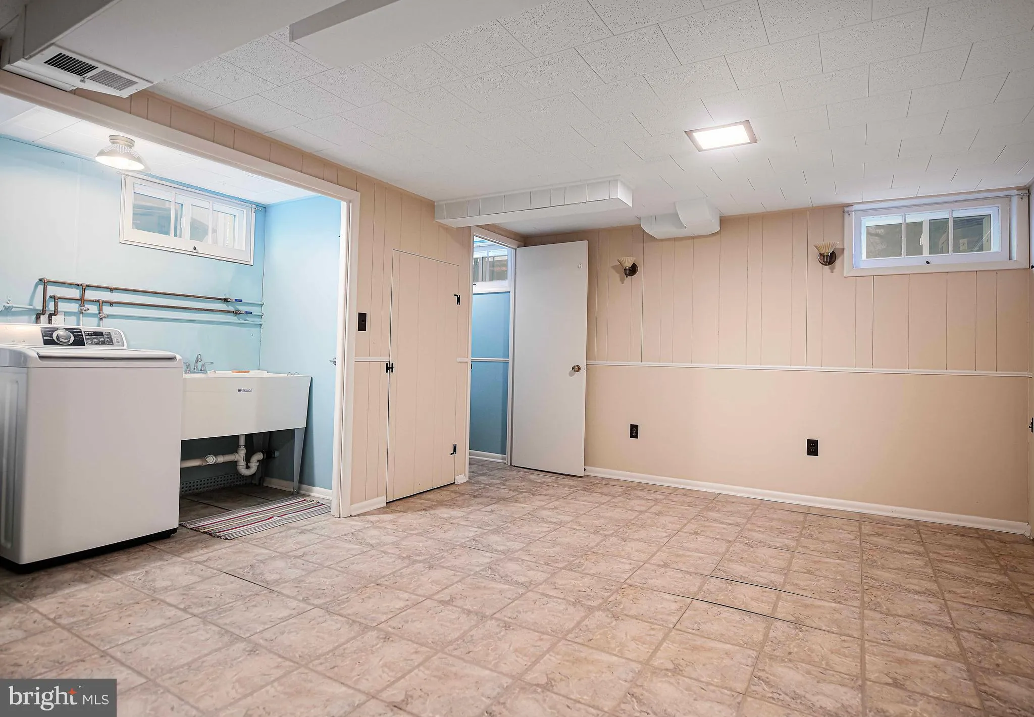 Baltimore, Maryland 21239, United States, 3 Bedrooms Bedrooms, ,2 BathroomsBathrooms,Residential,Contingent,81971