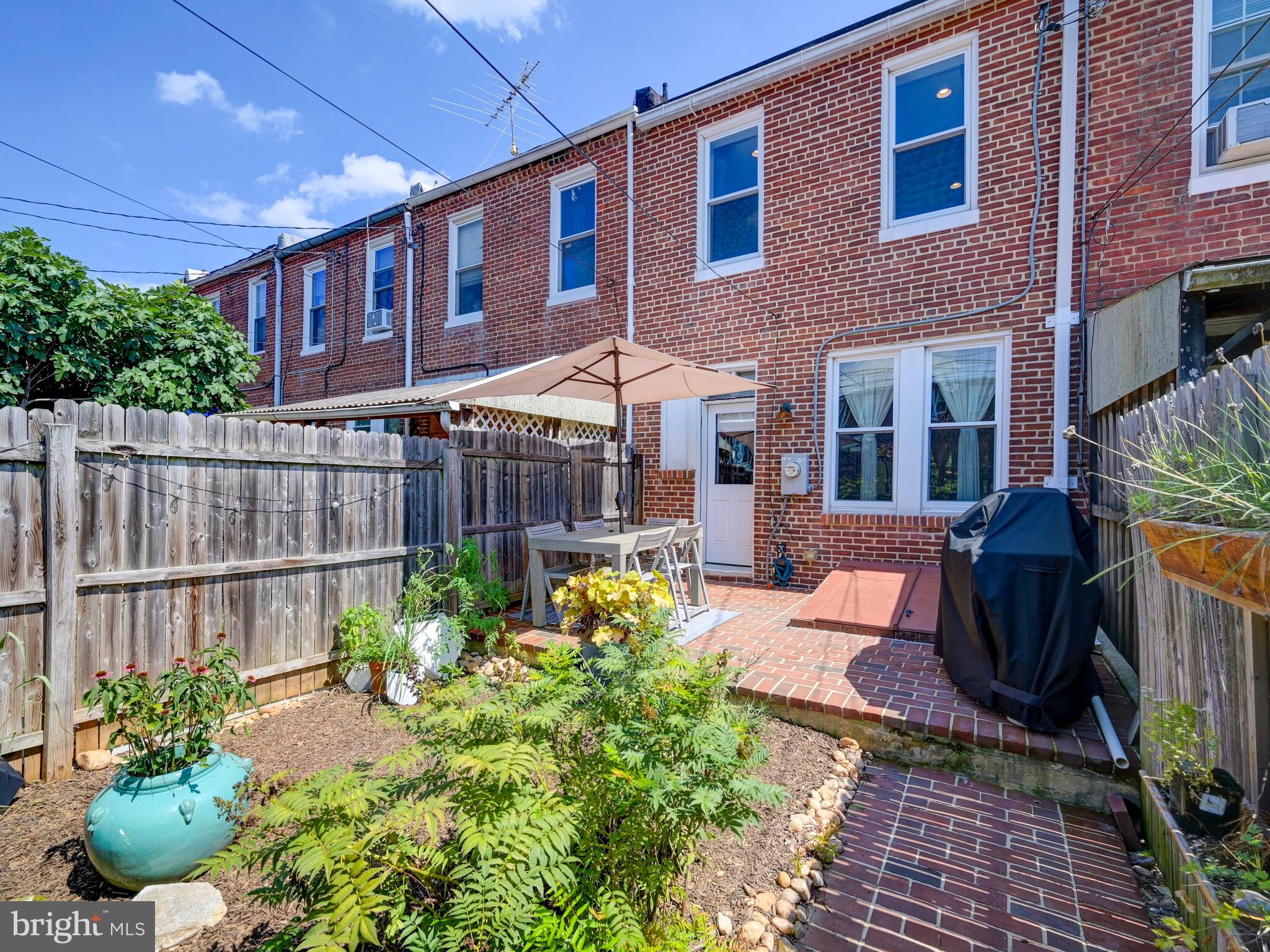 HAMPDEN HISTORIC DISTRICT - Residential Lease