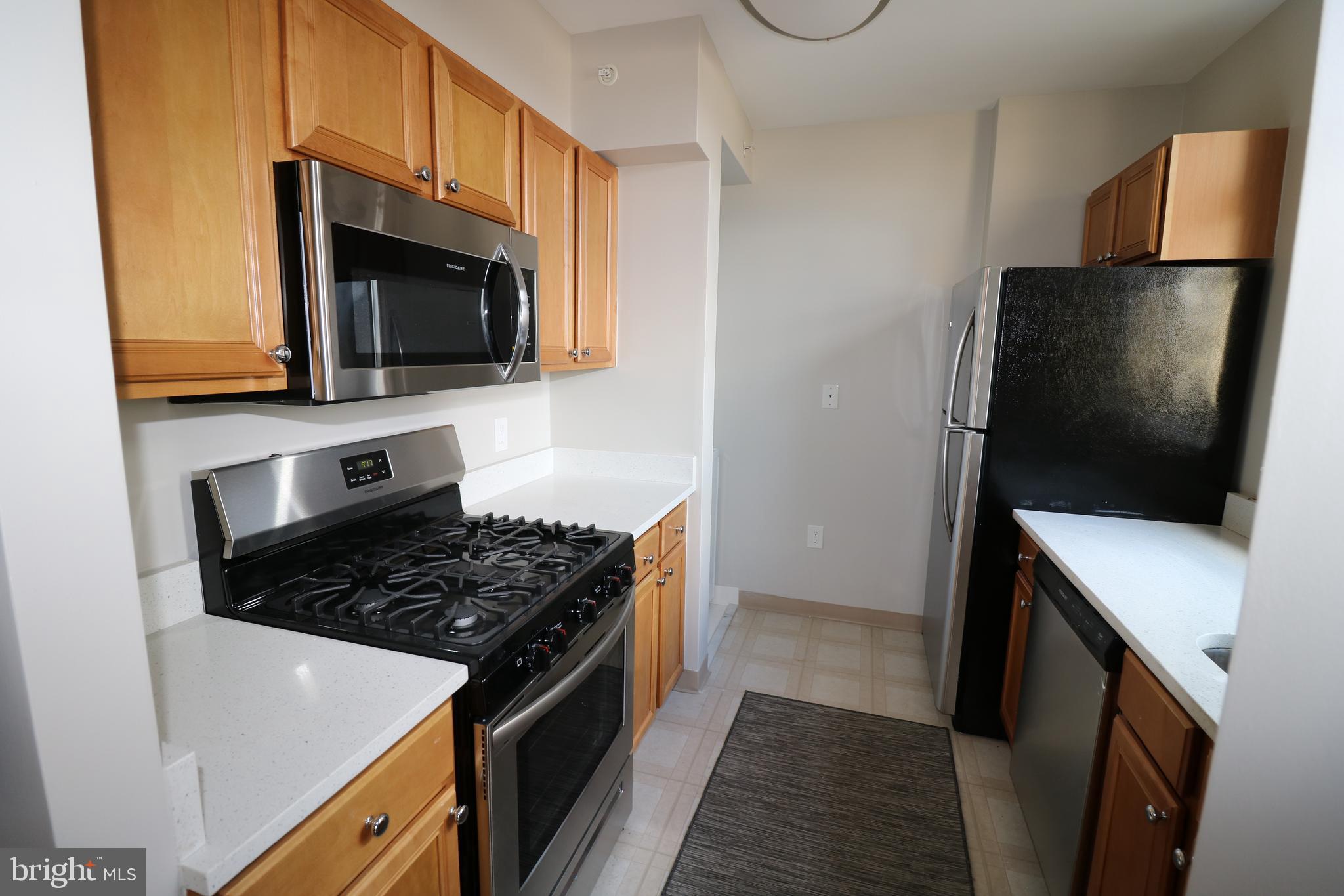 CRESCENT PLAZA - Residential Lease