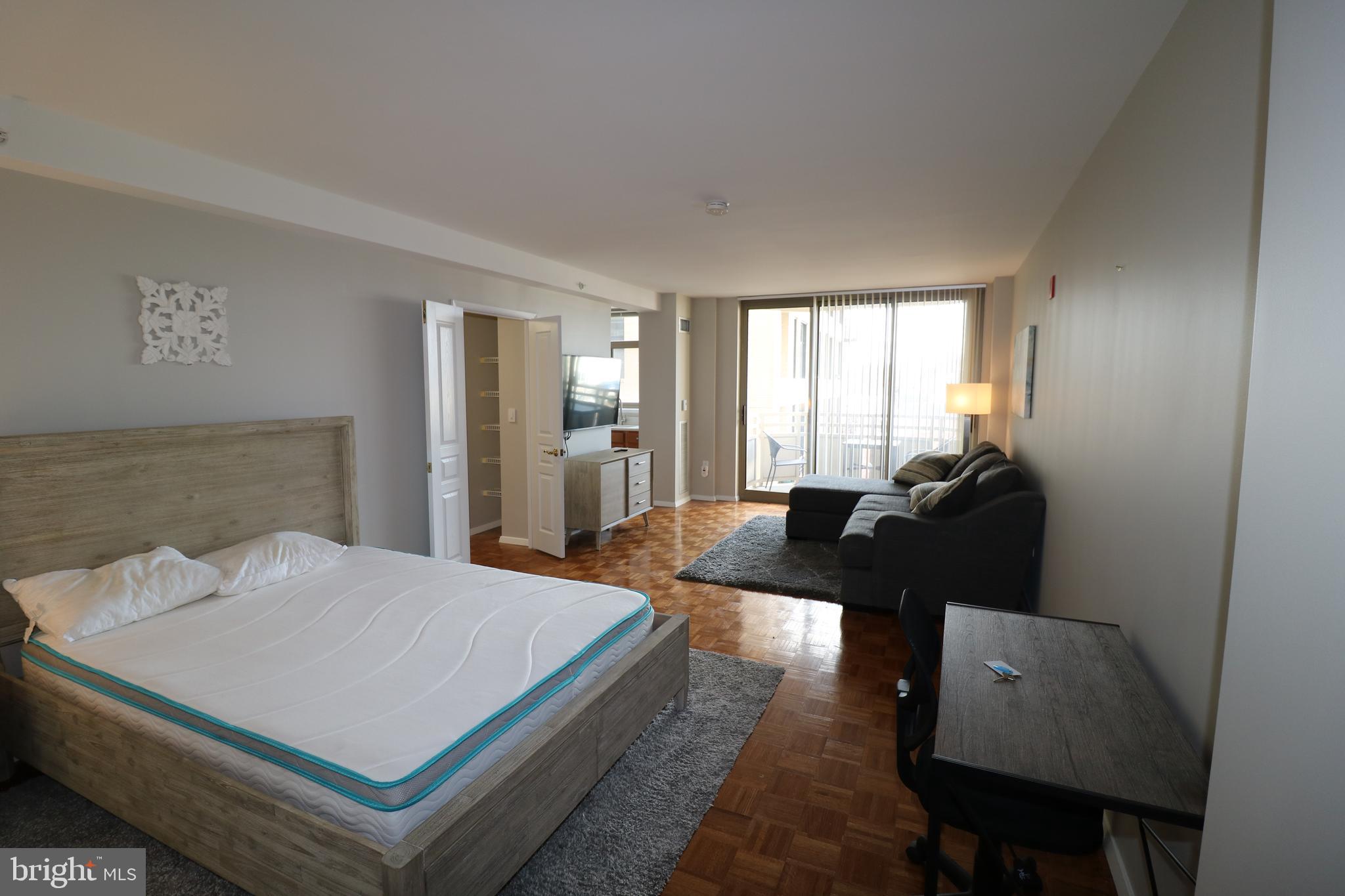 CRESCENT PLAZA - Residential Lease