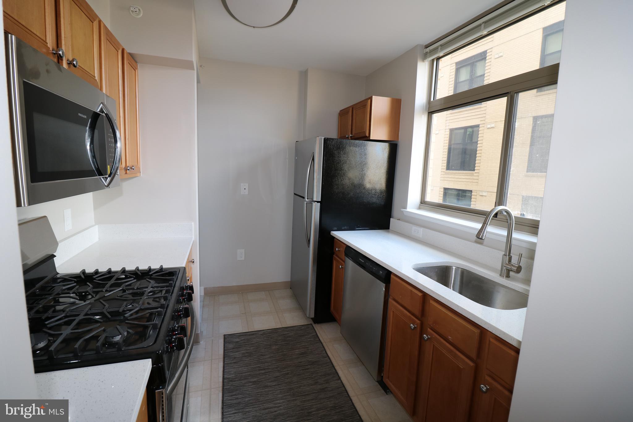 CRESCENT PLAZA - Residential Lease