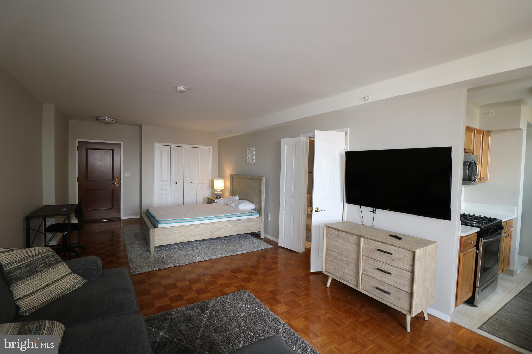 CRESCENT PLAZA - Residential Lease