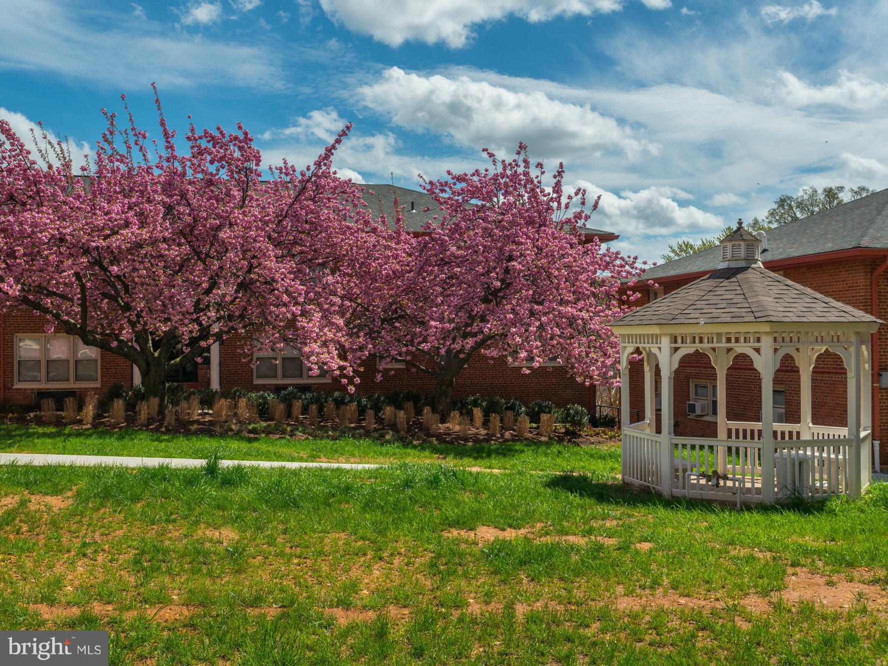 LEE HEIGHTS - Residential