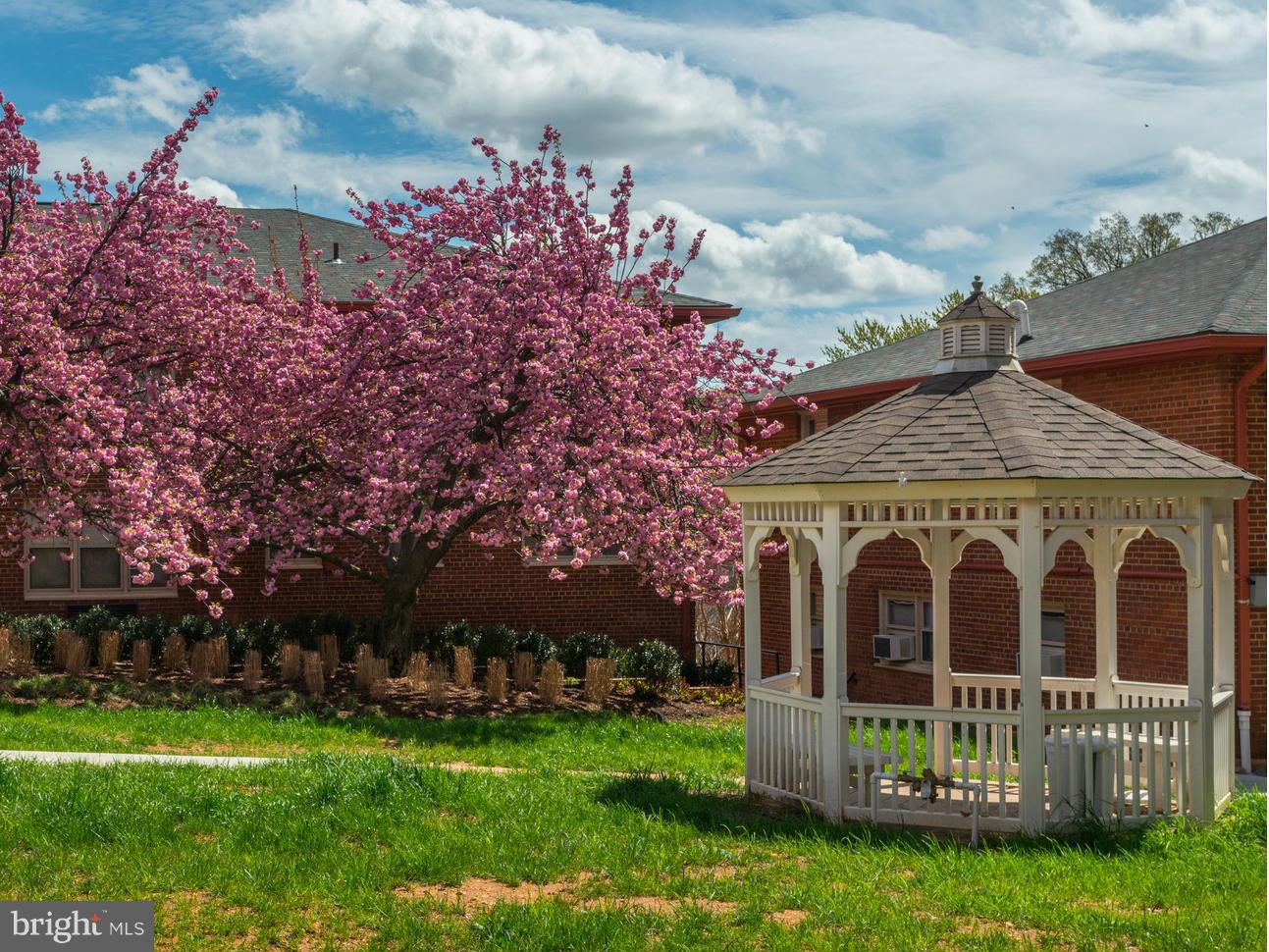 LEE HEIGHTS - Residential