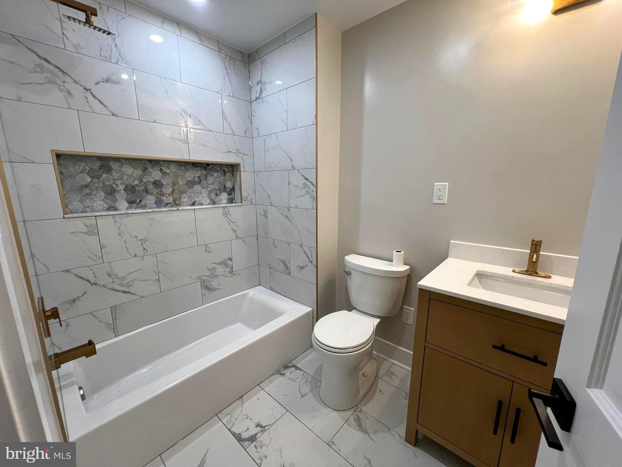 CEDARMEADE - Residential Lease