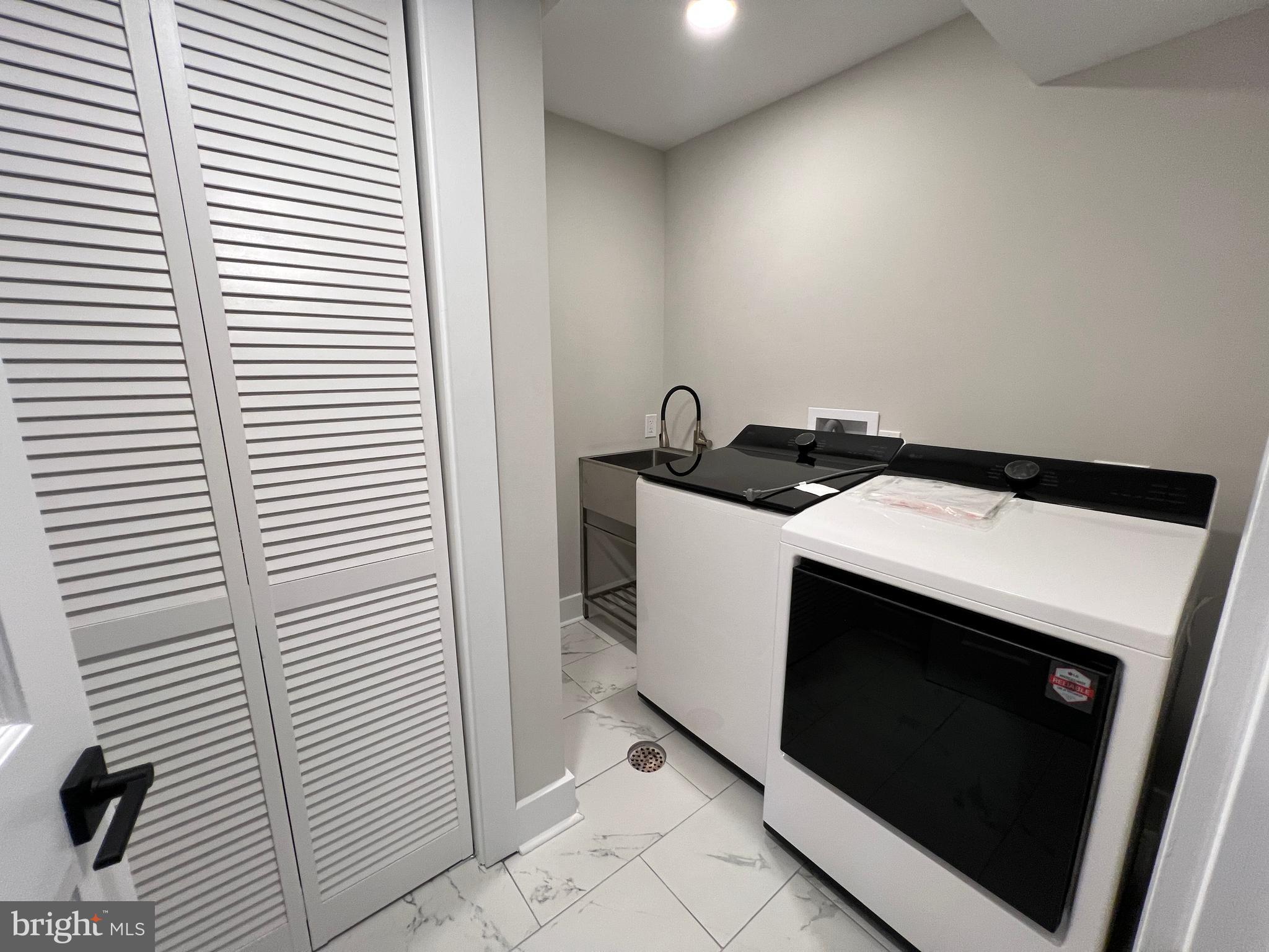 CEDARMEADE - Residential Lease