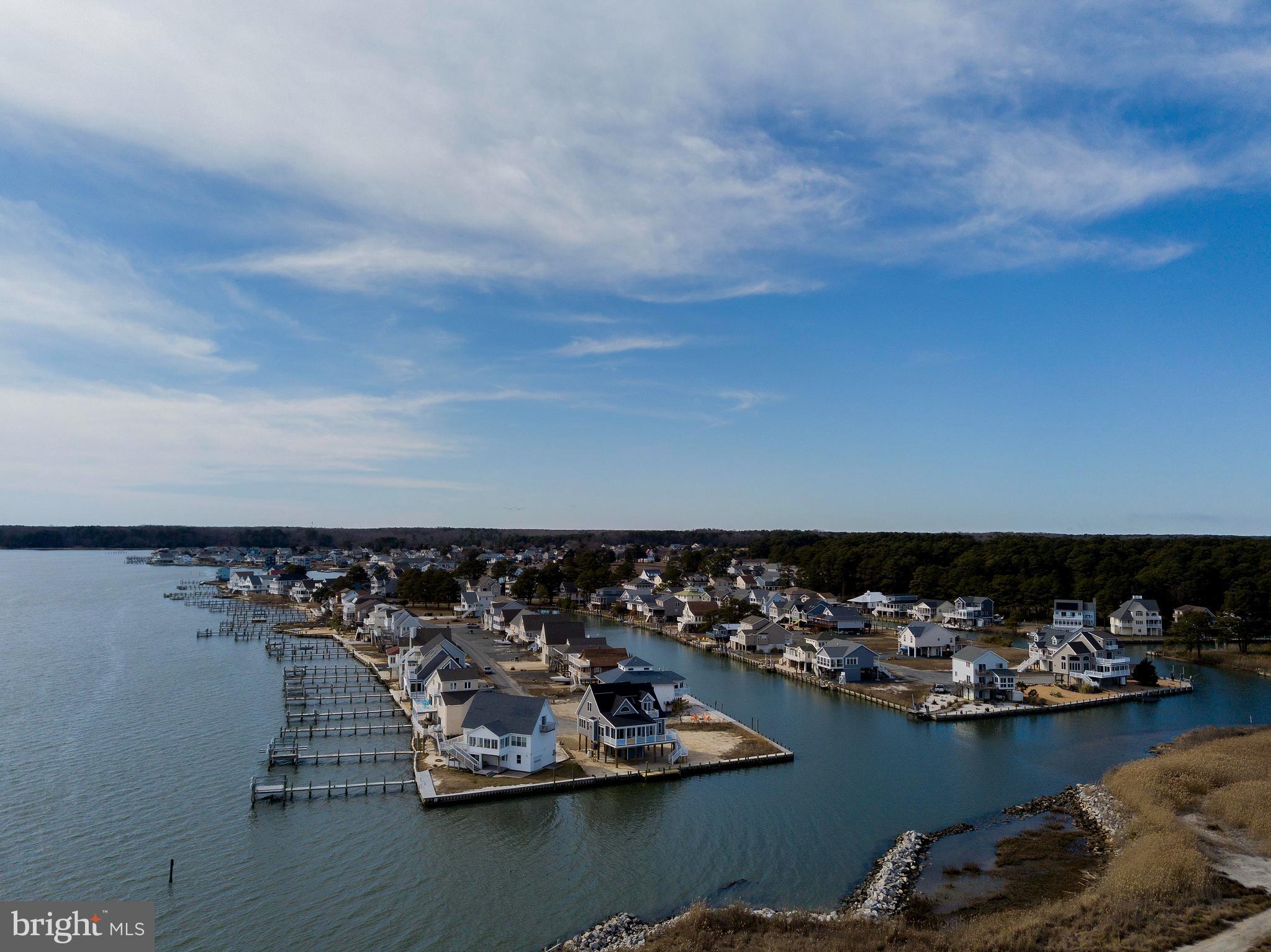 CAPTAIN'S COVE - Land