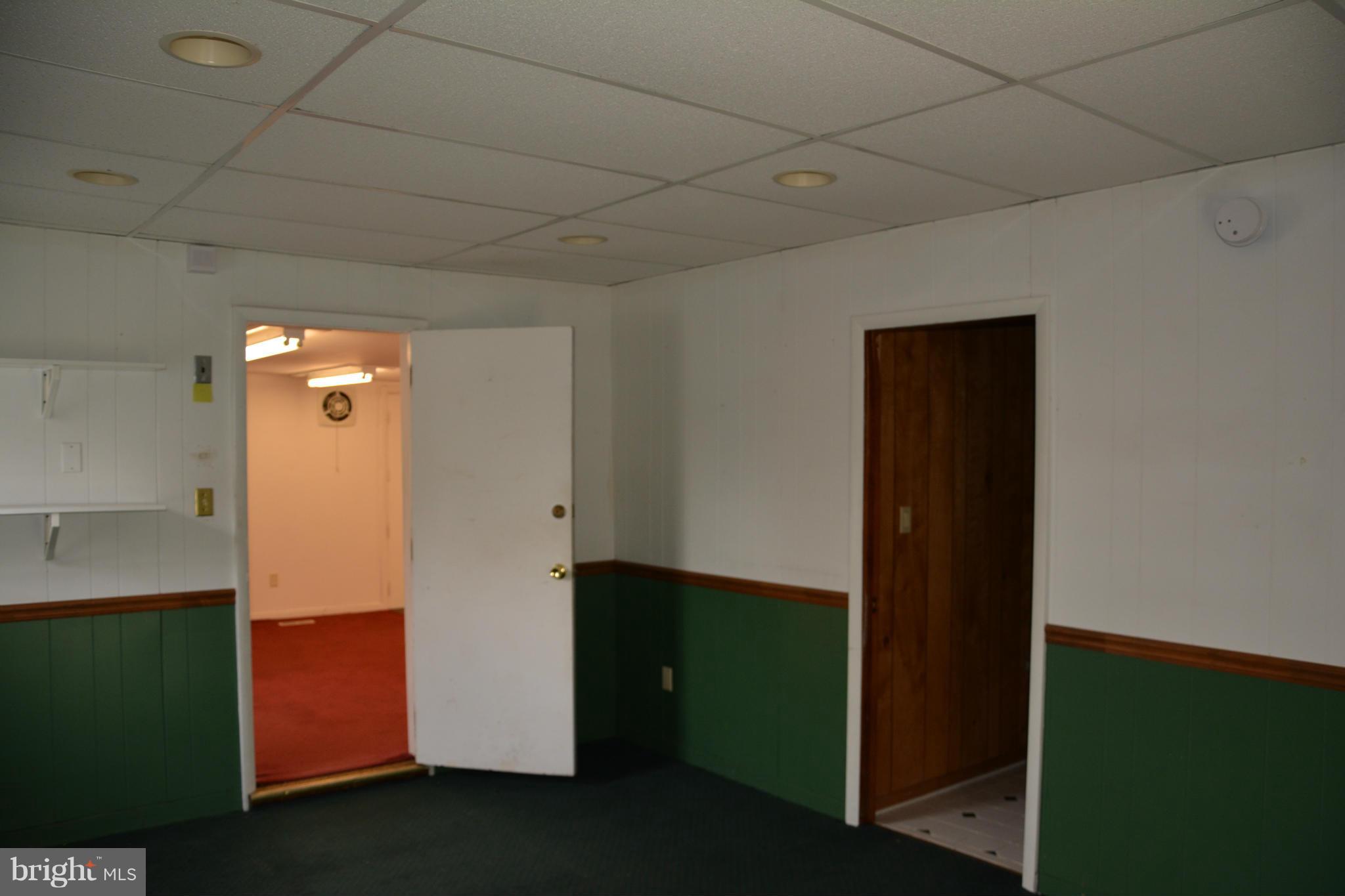 LAKE SHORE - Commercial Sale