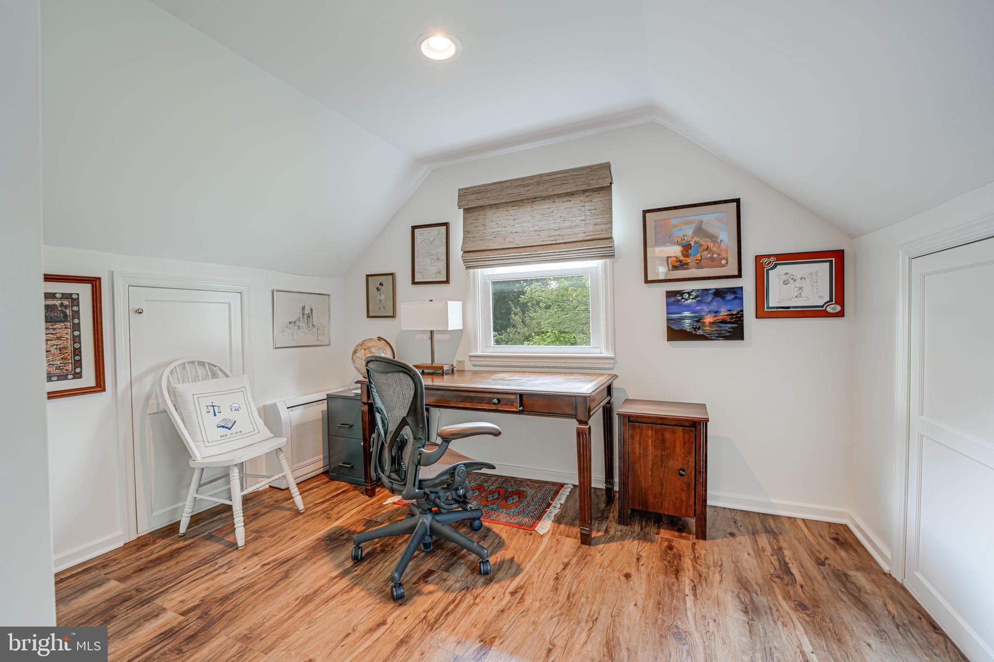 BUCKNELL MANOR - Residential