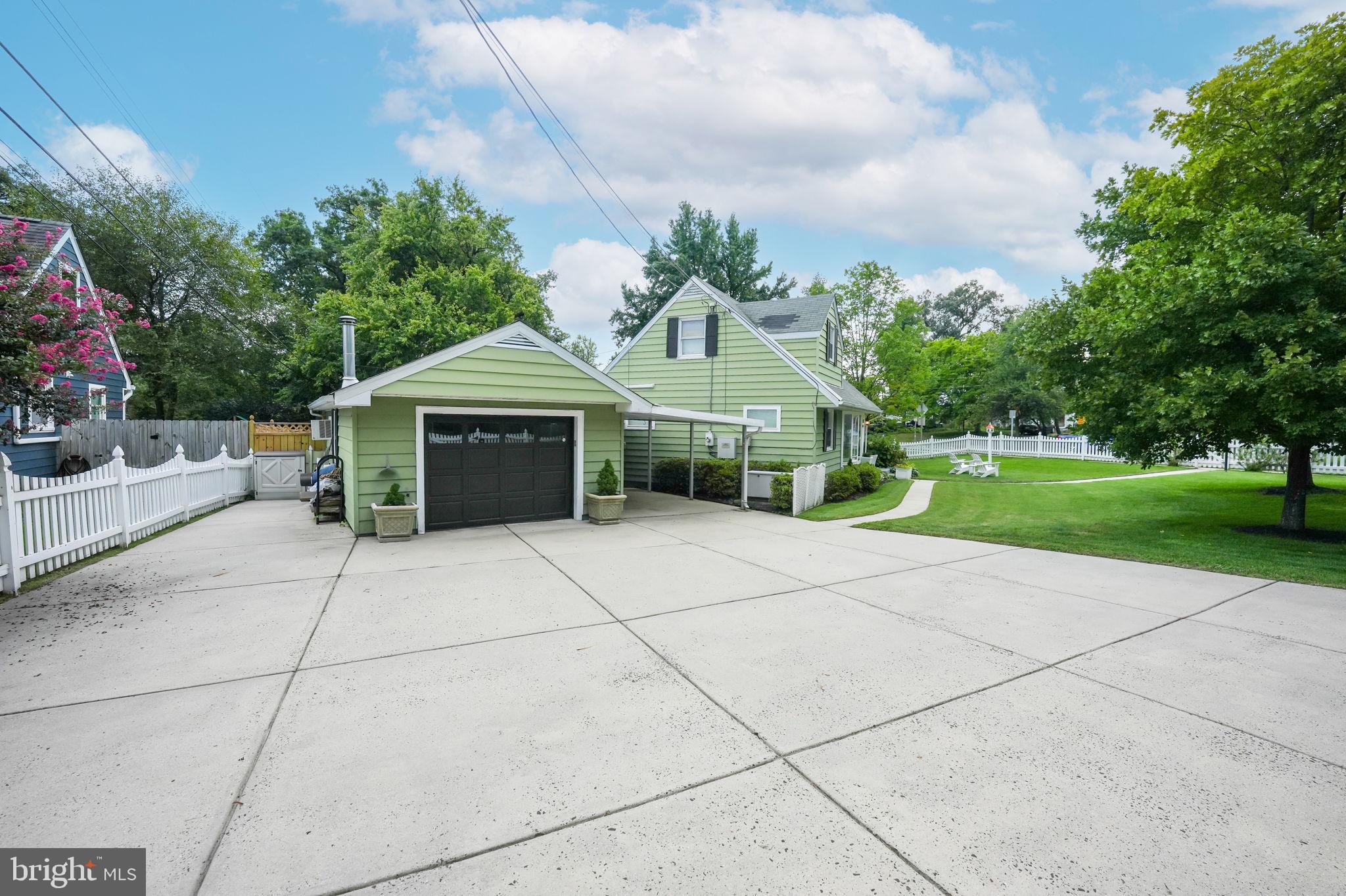BUCKNELL MANOR - Residential