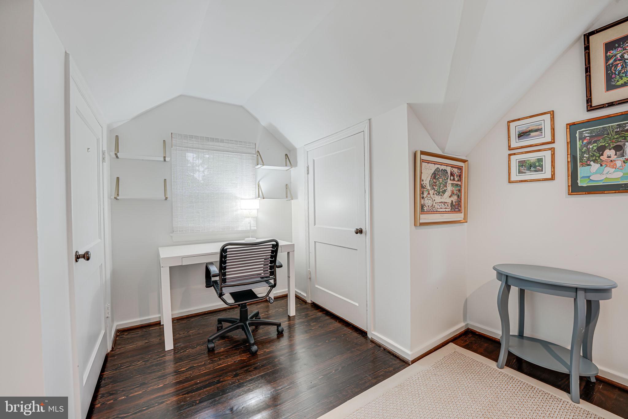 BUCKNELL MANOR - Residential