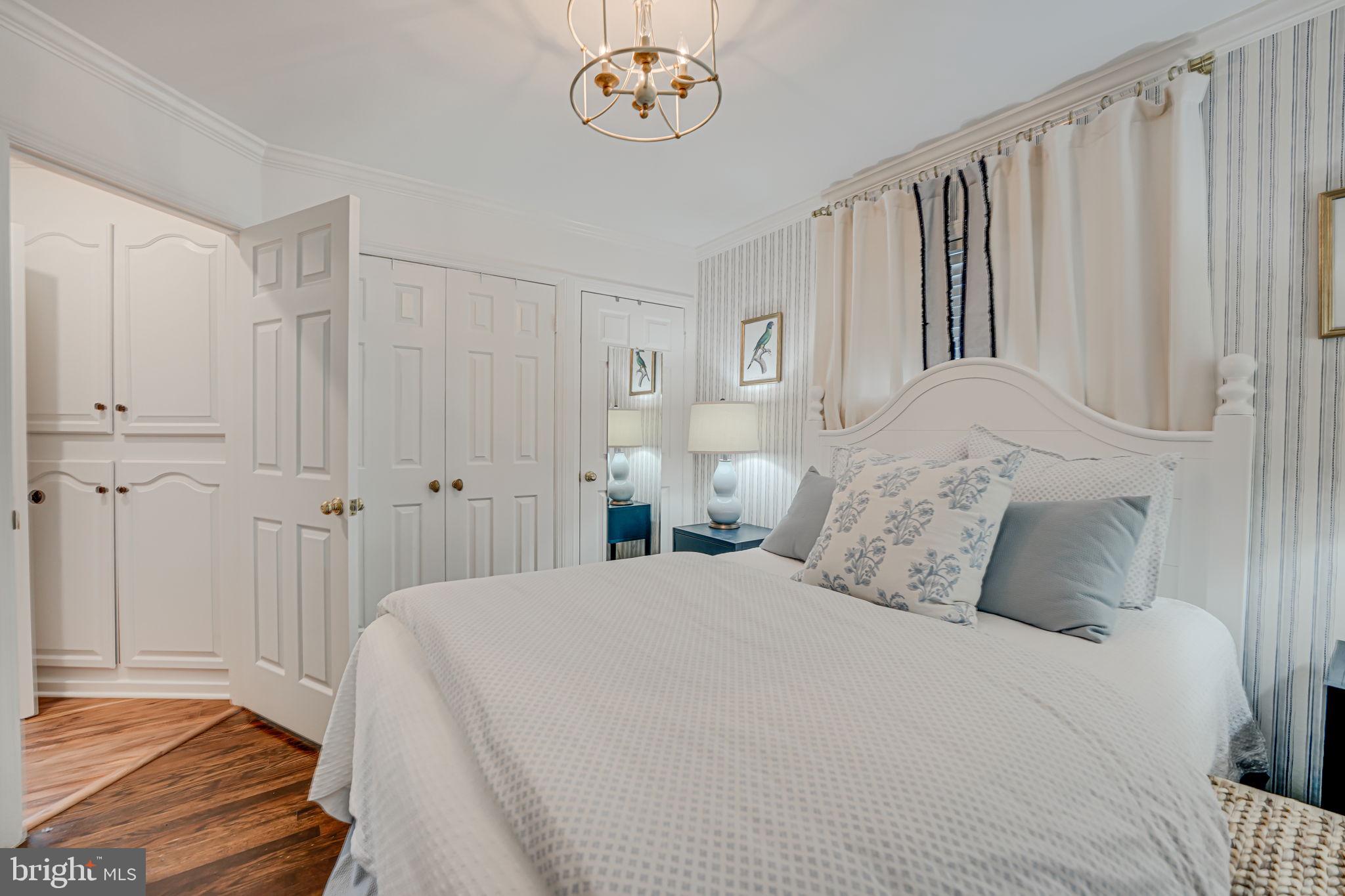 BUCKNELL MANOR - Residential