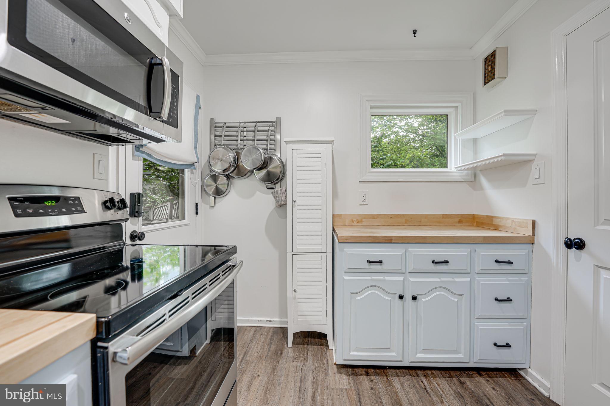 BUCKNELL MANOR - Residential