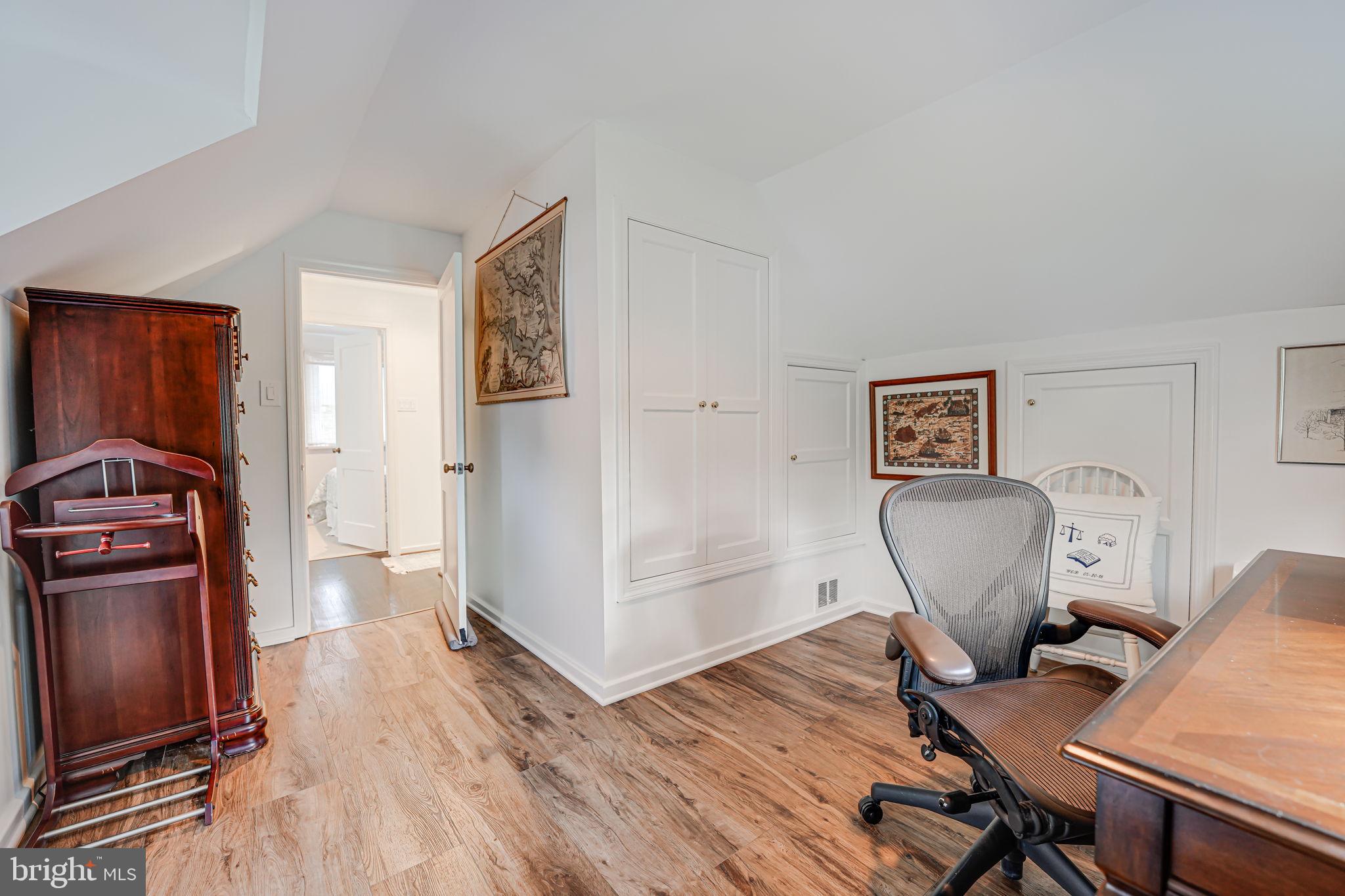 BUCKNELL MANOR - Residential