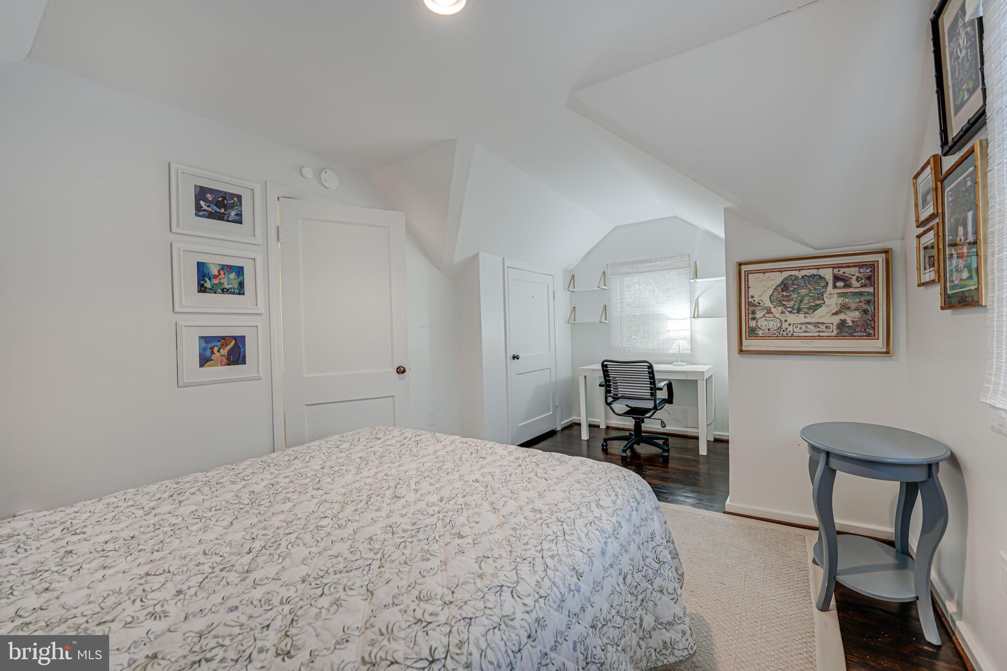 BUCKNELL MANOR - Residential