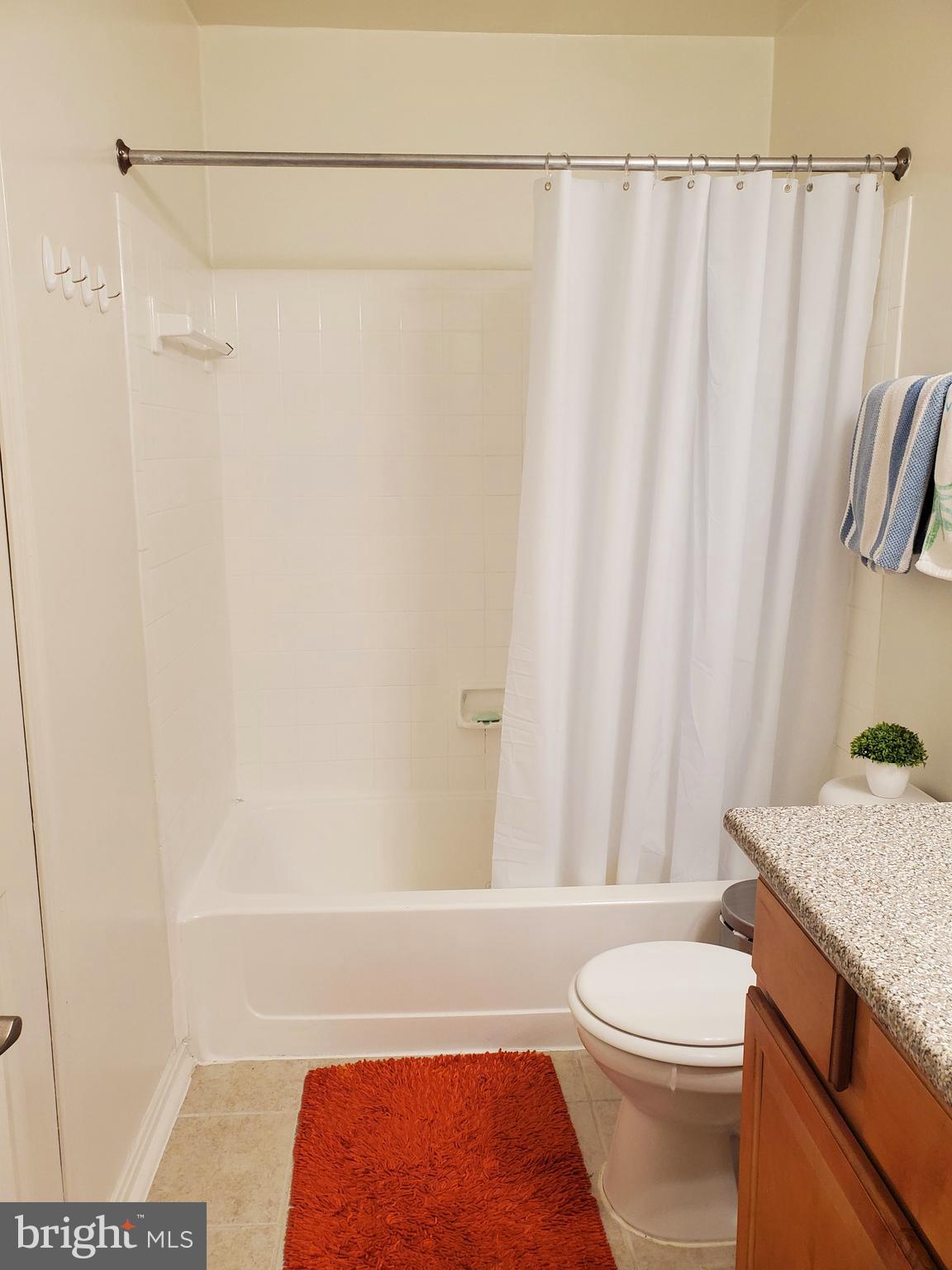 FOUR WINDS AT OAKTON - Residential Lease