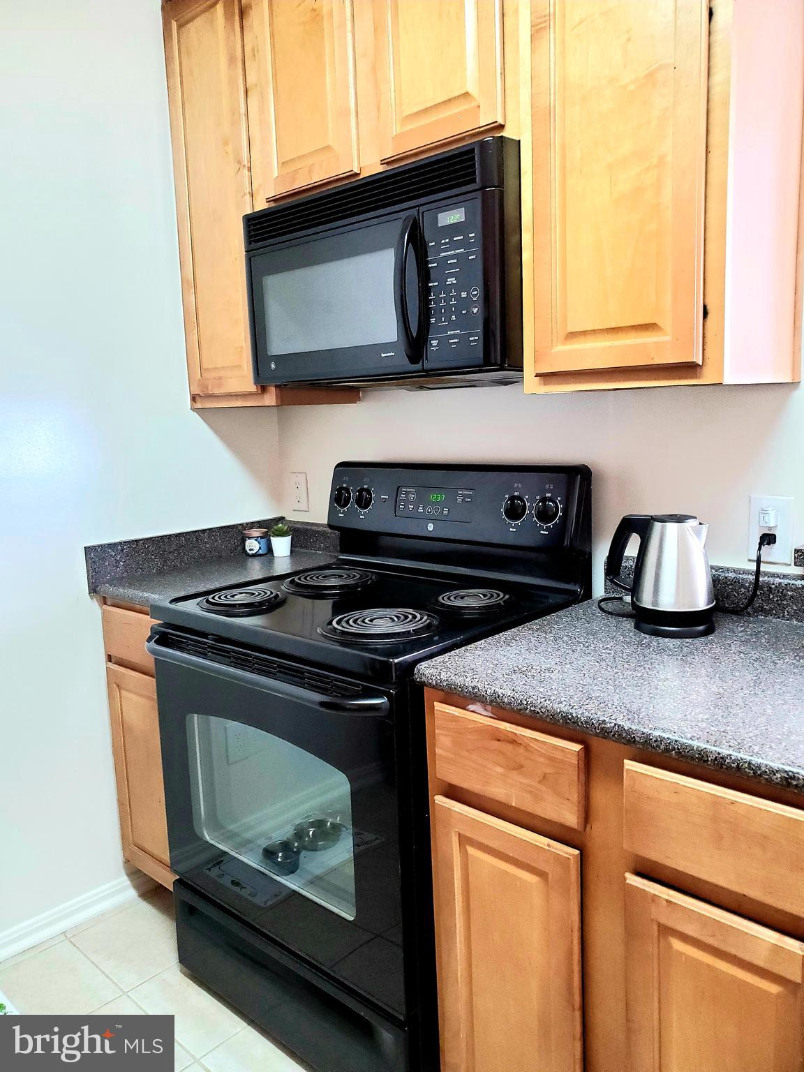 FOUR WINDS AT OAKTON - Residential Lease