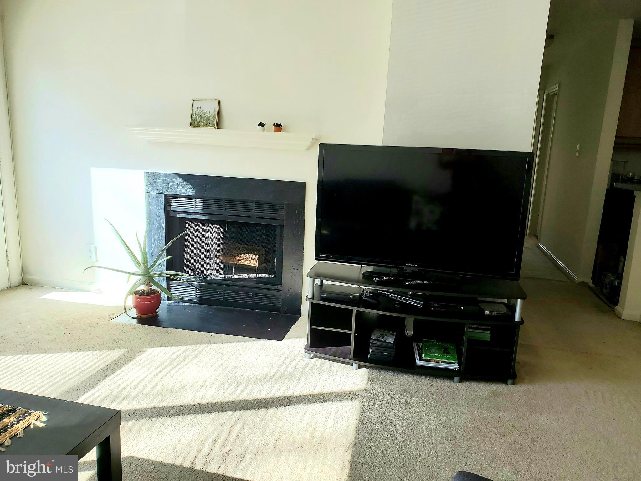 FOUR WINDS AT OAKTON - Residential Lease